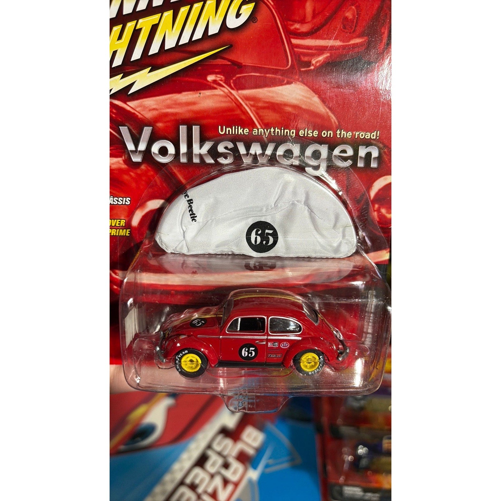 Johnny Lightning Volkswagen 1965 Beetle Rallye Red Car #65 W/Matching Car Cover