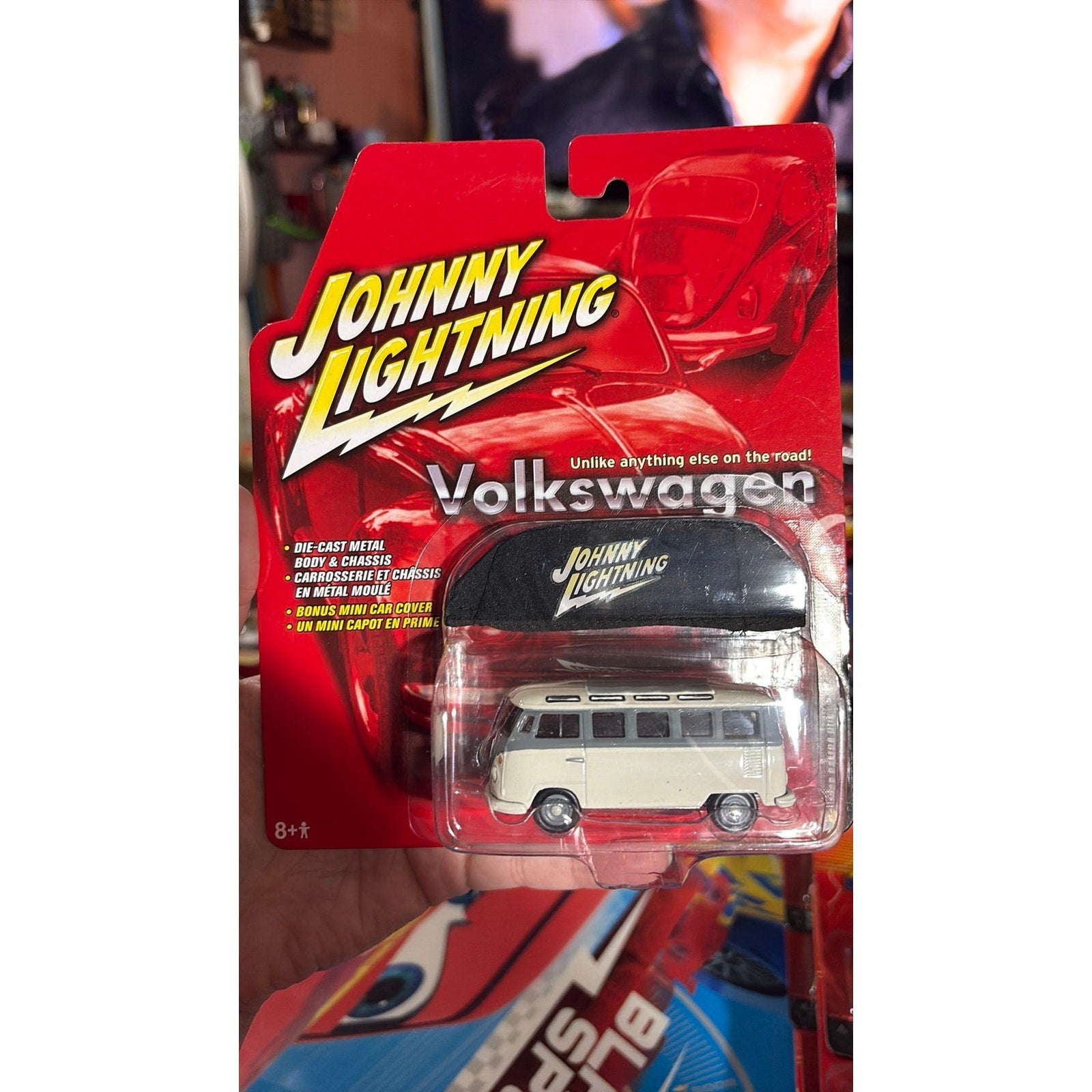 Johnny Lightning Volkswagen 1966 Samba Bus Die Cast w/ Mini Car Cover Grey NEW
