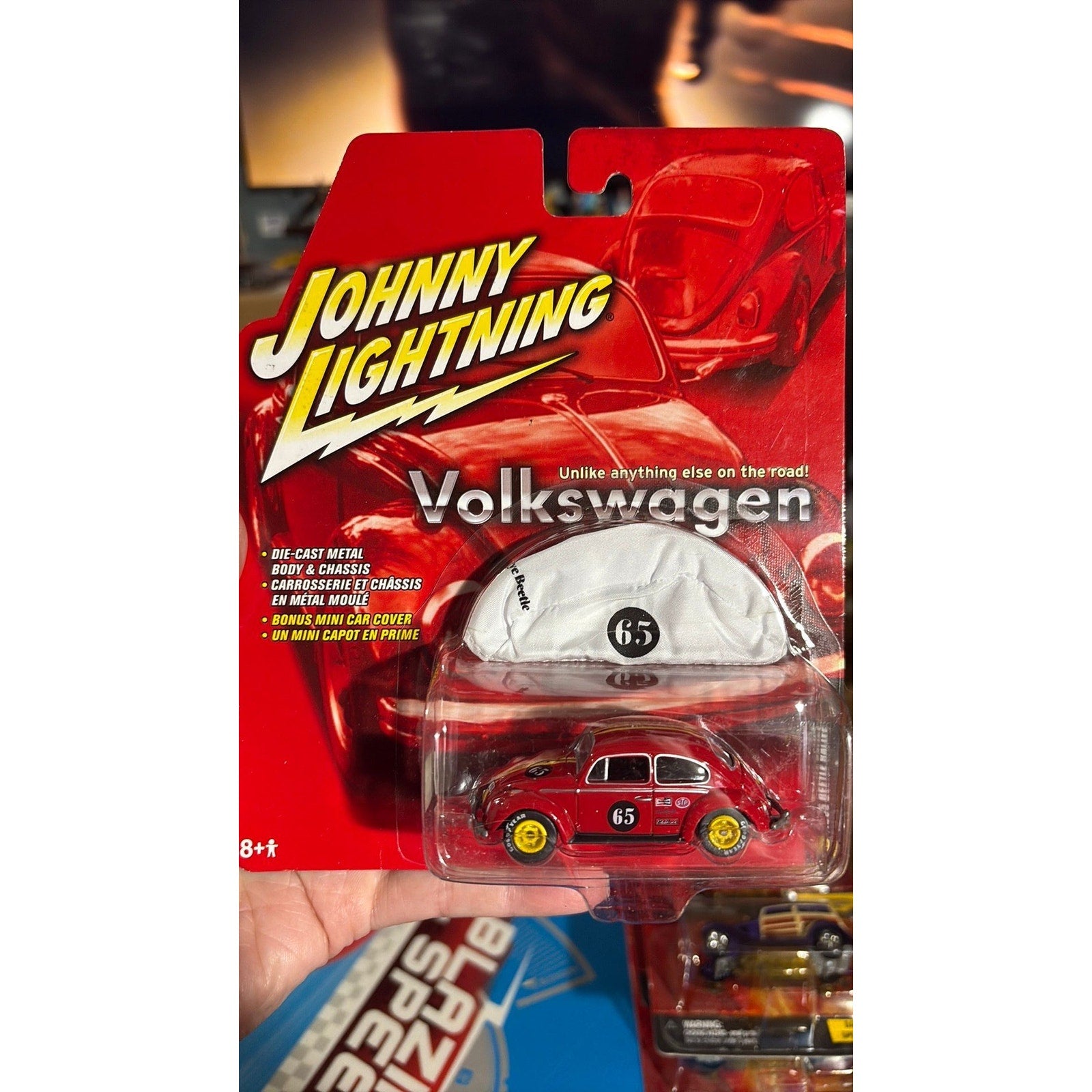 Johnny Lightning Volkswagen 1965 Beetle Rallye Red Car #65 W/Matching Car Cover