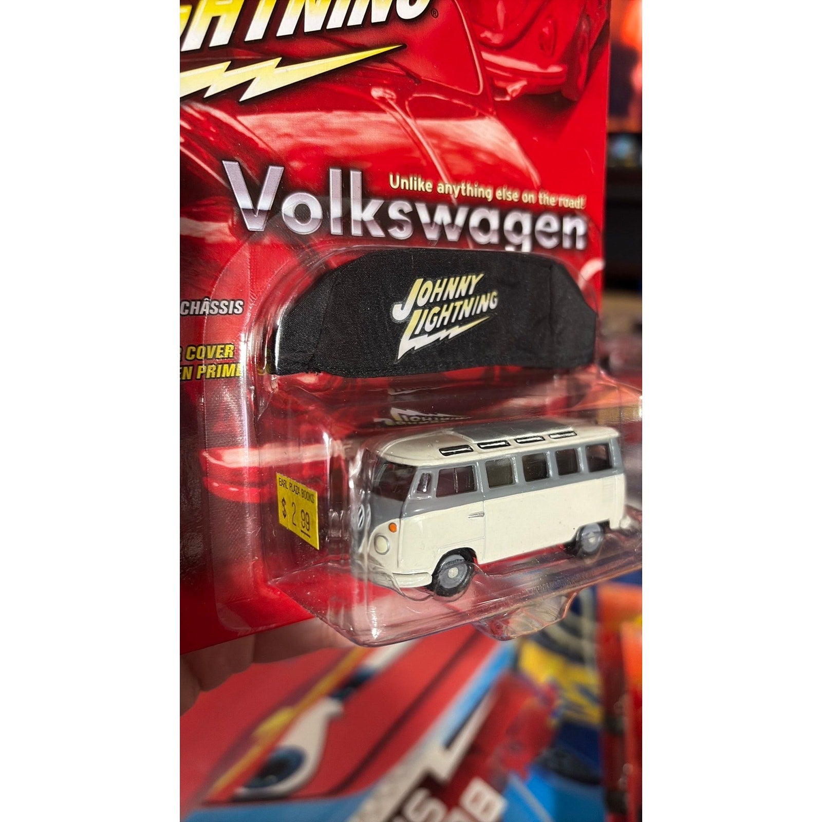 Johnny Lightning Volkswagen 1966 Samba Bus Die Cast w/ Mini Car Cover Grey NEW