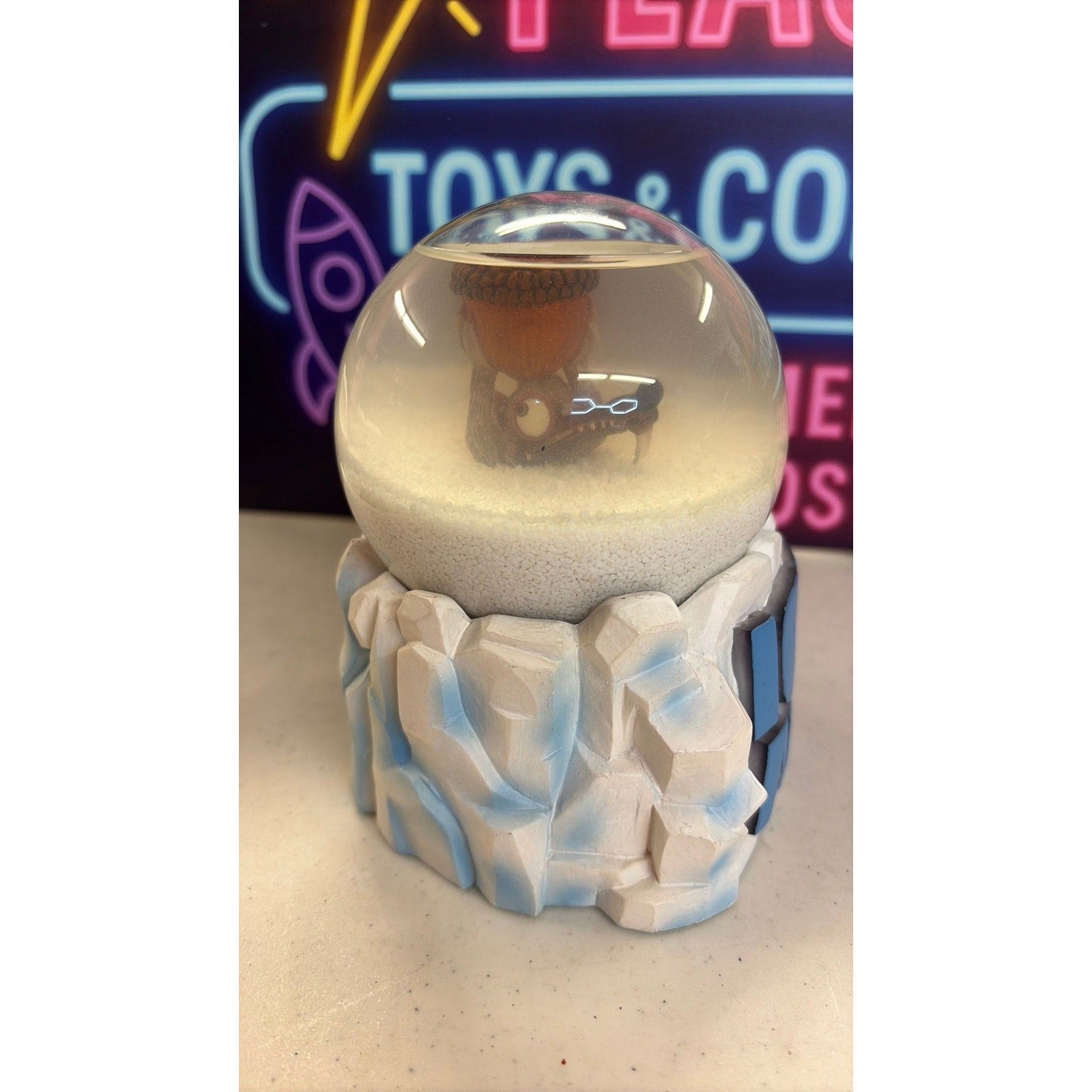ICE AGE SNOWGLOBE SCRAT & NUT RARE LIMITED