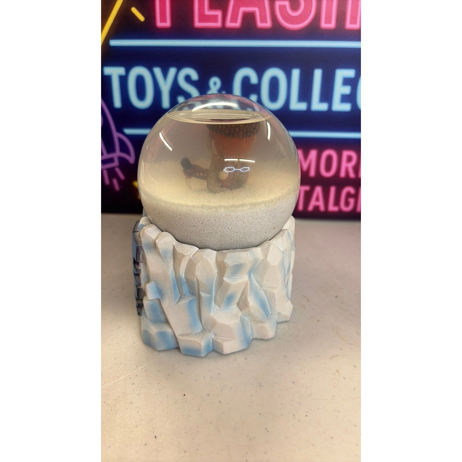 ICE AGE SNOWGLOBE SCRAT & NUT RARE LIMITED