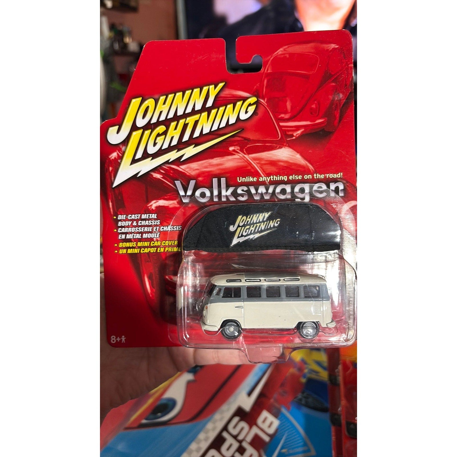 Johnny Lightning Volkswagen 1966 Samba Bus Die Cast w/ Mini Car Cover Grey NEW