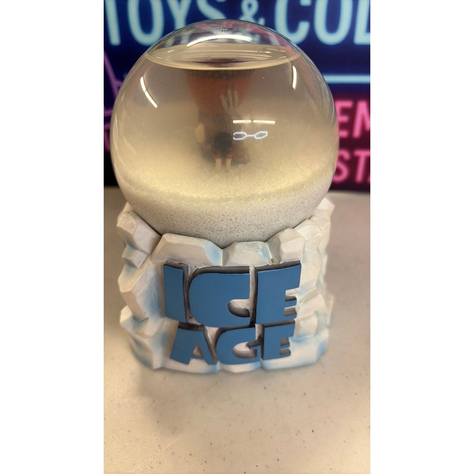 ICE AGE SNOWGLOBE SCRAT & NUT RARE LIMITED