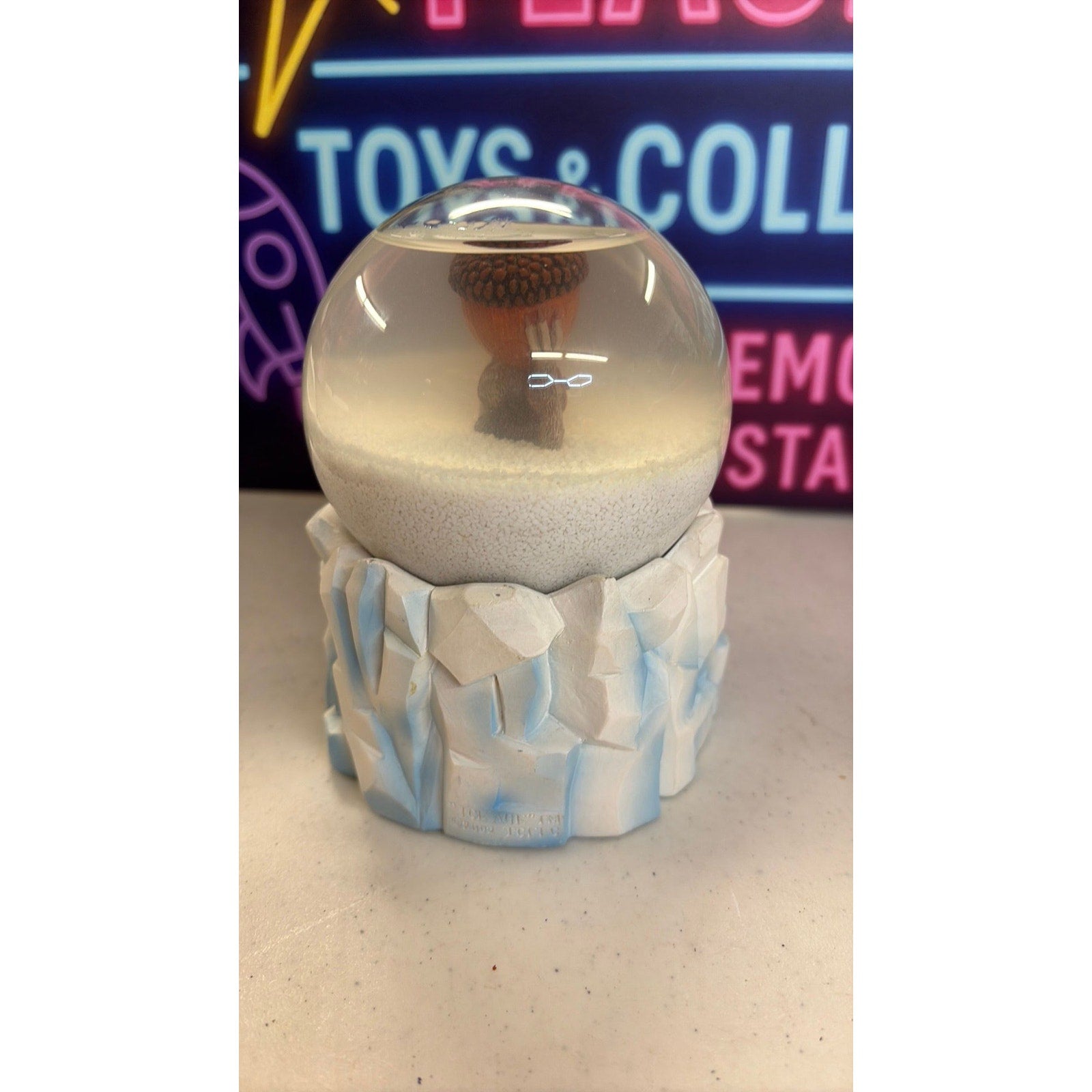 ICE AGE SNOWGLOBE SCRAT & NUT RARE LIMITED