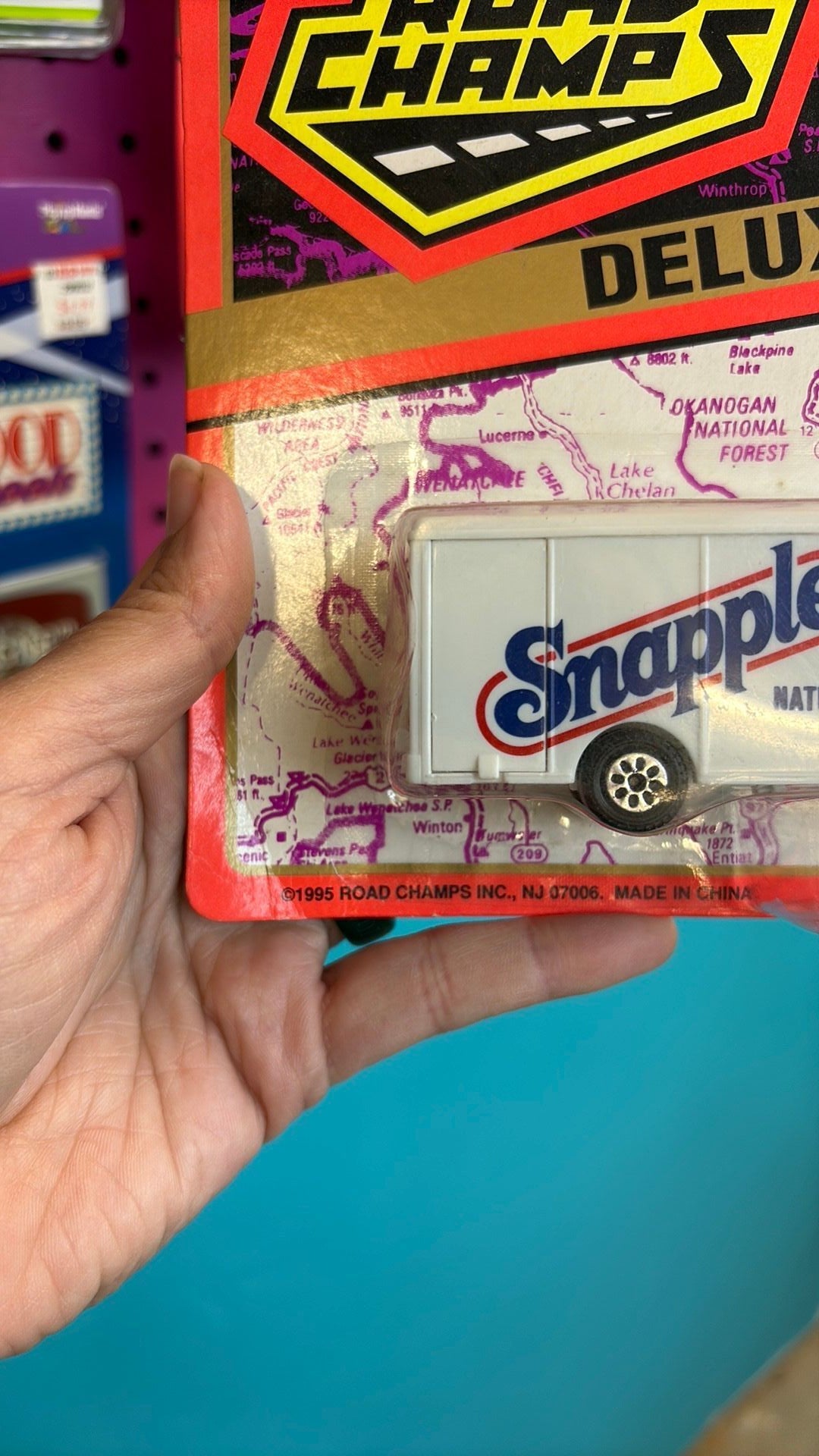 PW- Road Champs Deluxe Series Snapple Delivery Truck~ Carded 1995 1/64 Die Cast