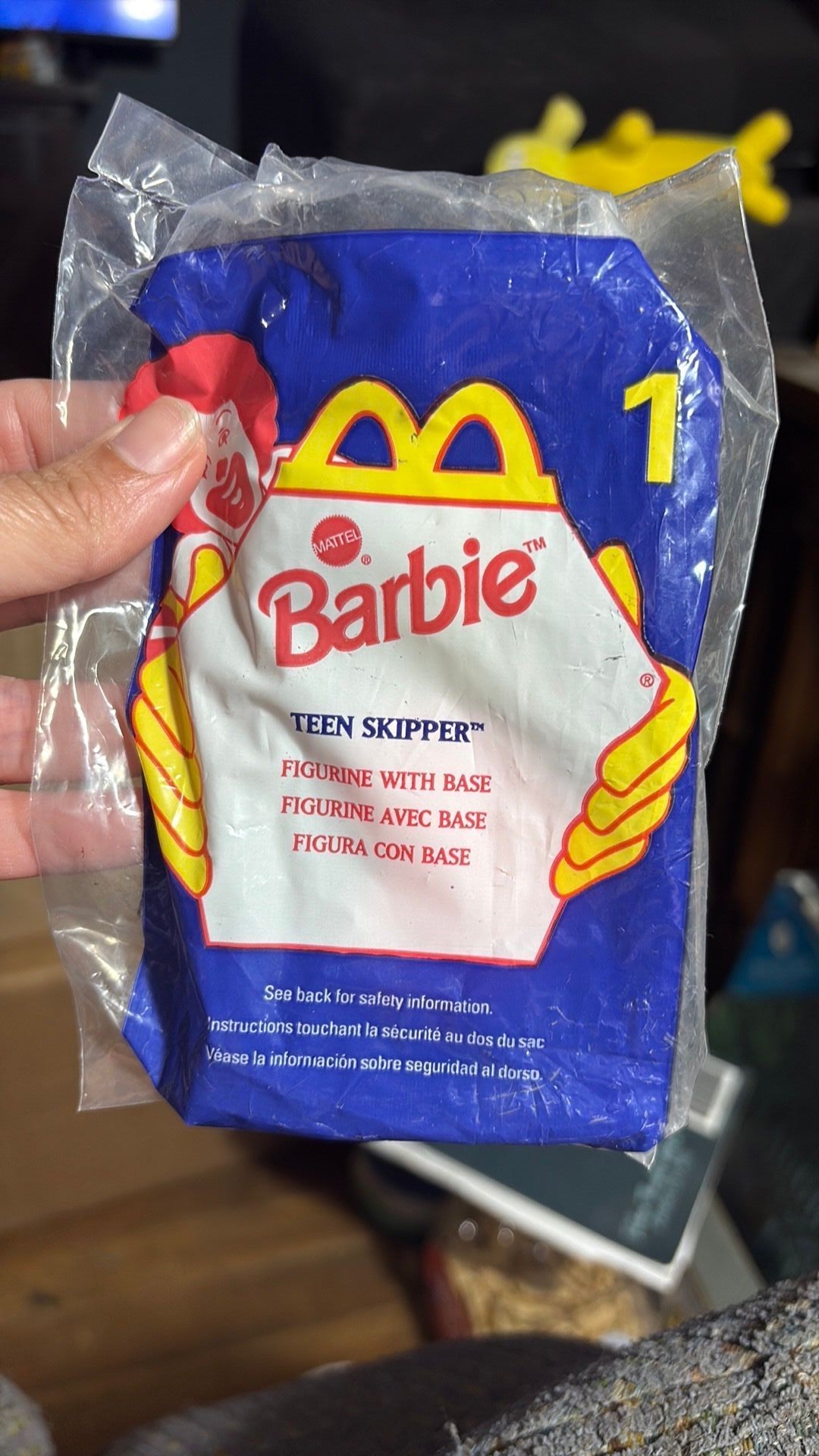 9D- 1998 Barbie Teen Skipper W/base #1 Happy Meal Toy New In Package