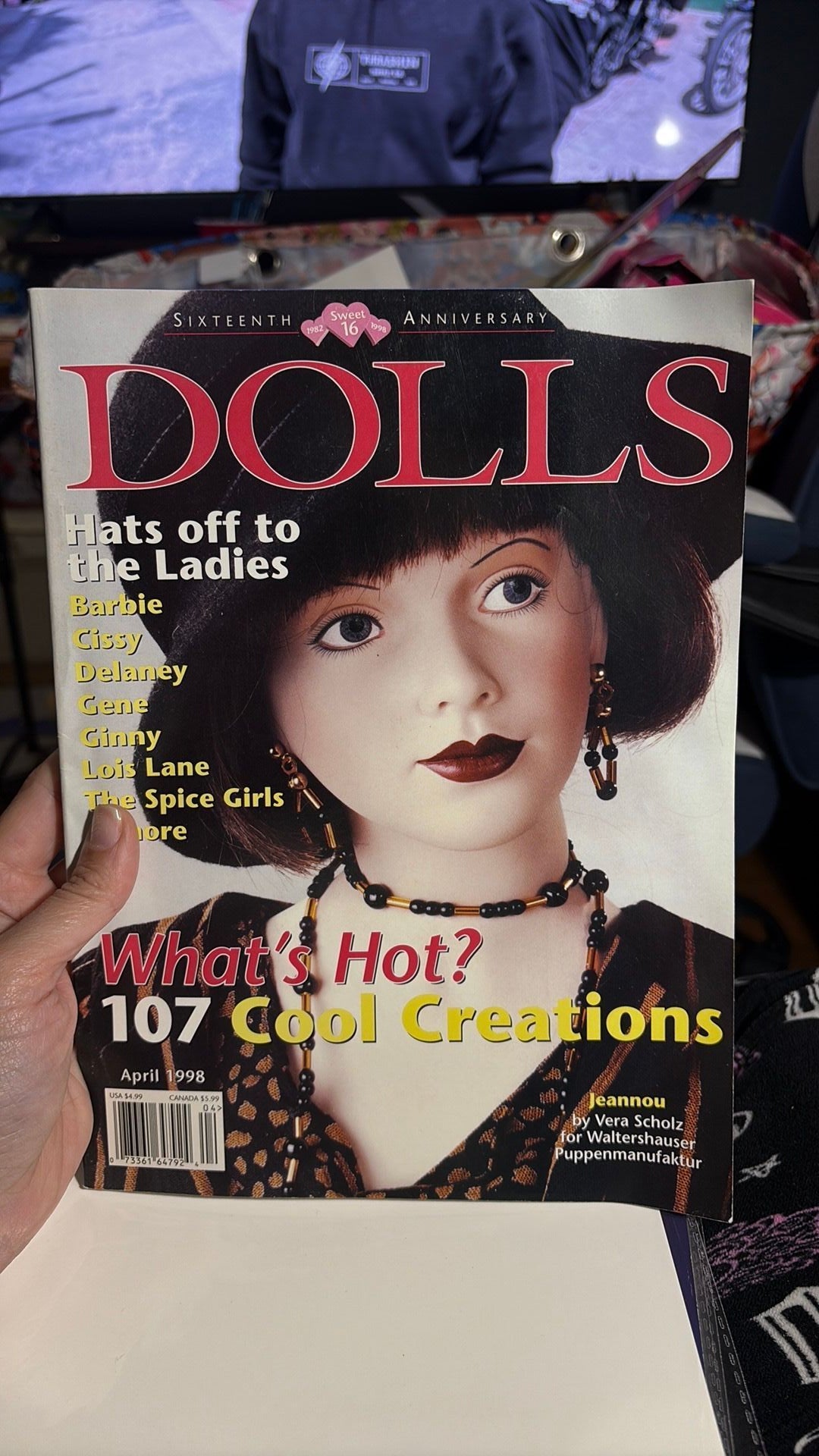 15C- Vintage Dolls The Collectors Magazine April 1998 What's Hot 107 Cool Creations