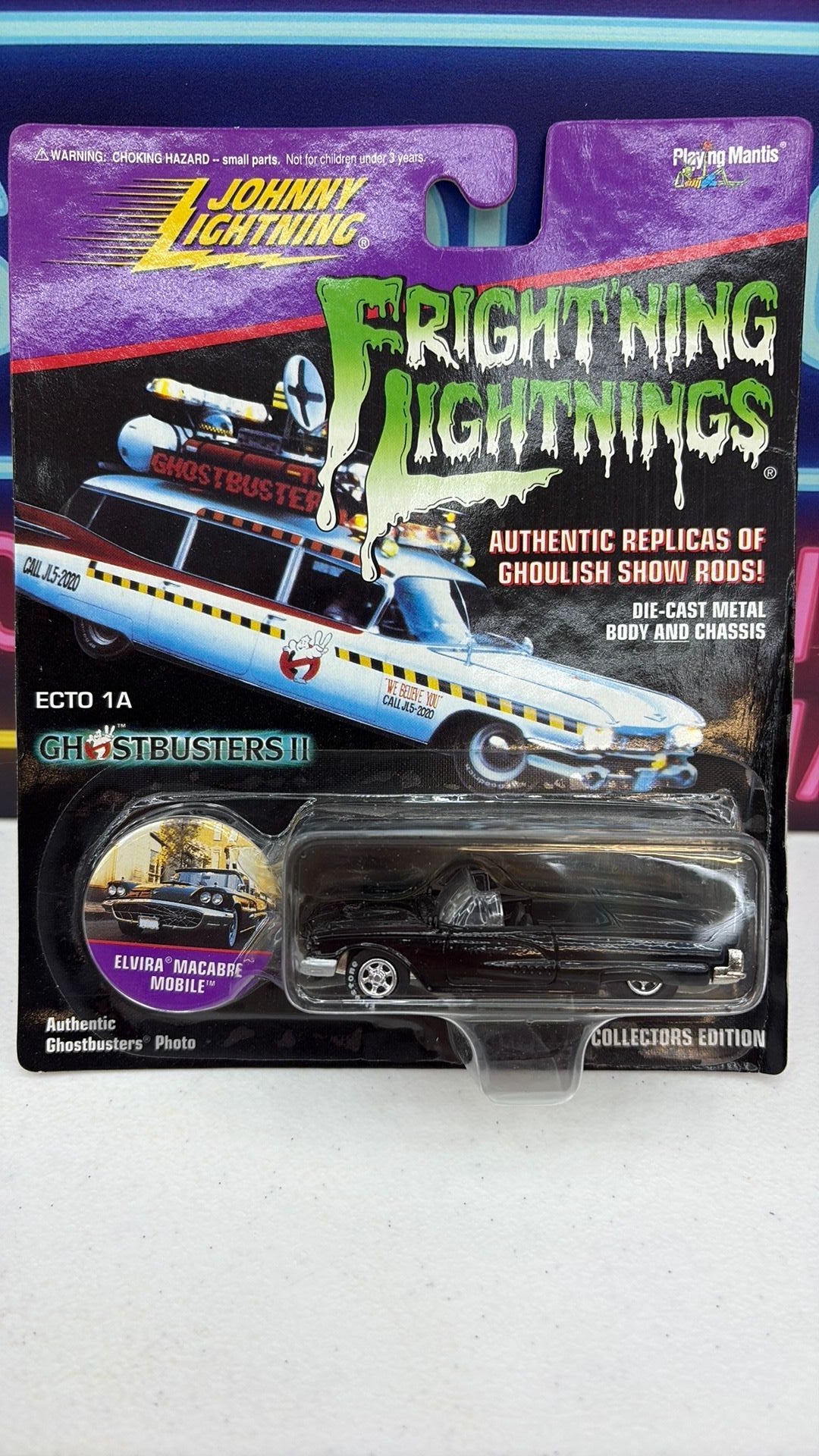 Johnny Lightning 1:64 "GHOSTBUSTERS II" ELVIRA MACABRE MOBILE TV Movie Car