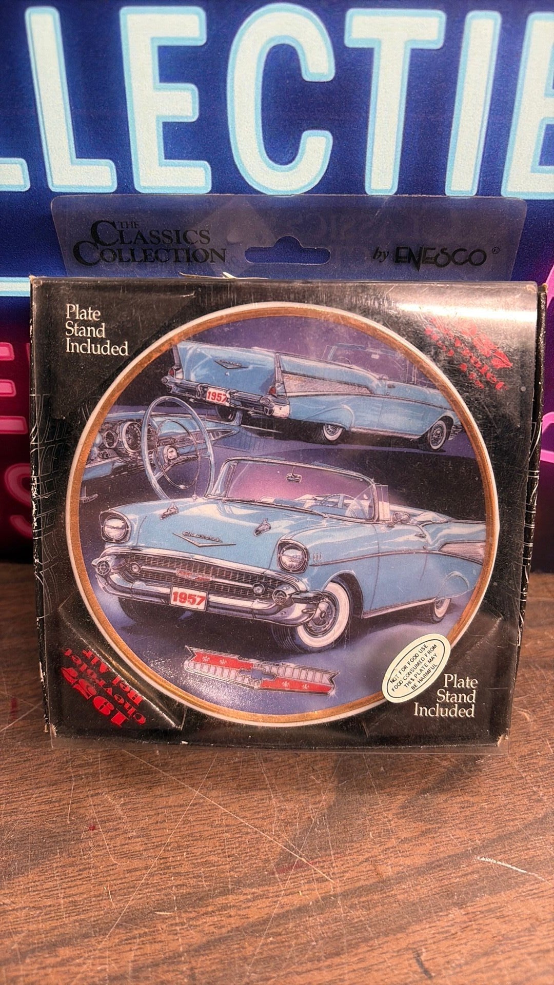 7C - 1994 ENESCO CLASSICS MINI COLLECTOR PLATE+STAND 1957 CHEVROLET BEL AIR BLUE NEW