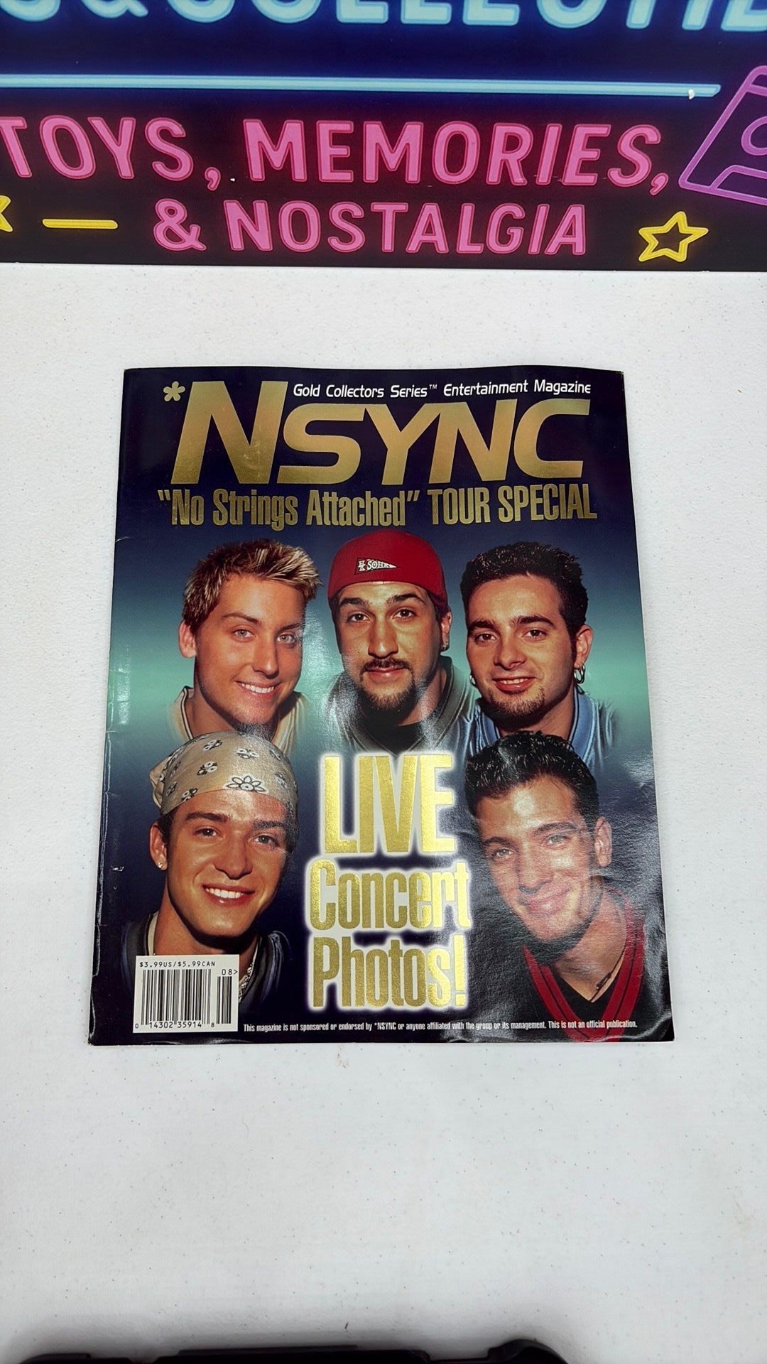B3- *NSYNC No Strings Attached Tour Gold Collectors Series Special Magazine VTG 2000
