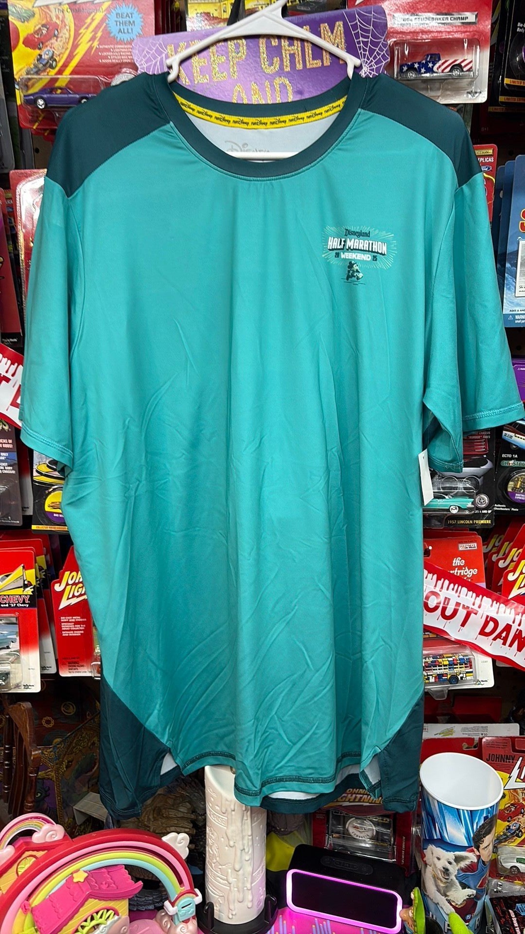 Disneyland Half Marathon Weekend 2025 MAGIC KEY Exclusive Shirt -XL runDisney