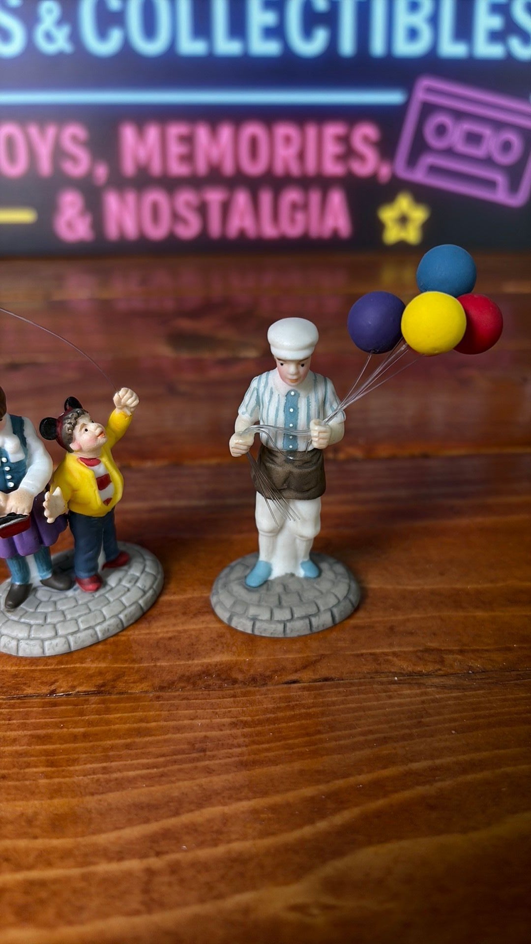 2B- Set 2 Dept 56 Heritage Village Disney Parks Balloon Seller Mom Child Mini Figure