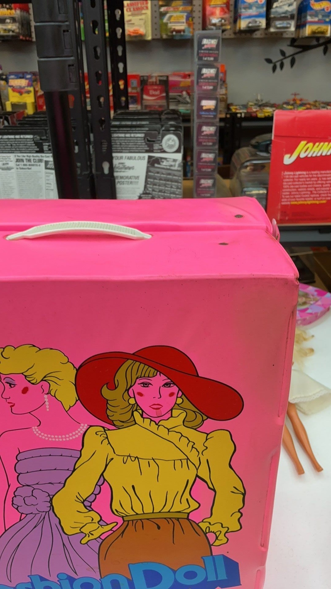15E- 83 Fashion Doll Carry All Wardrobe Trunk