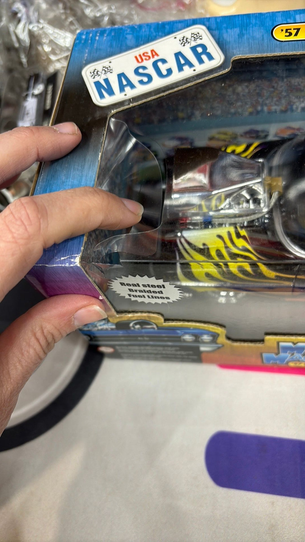 7A - Jeff Gordon 1957 CHEVY BEL AIR MUSCLE MACHINES 1/24 Hot Hues