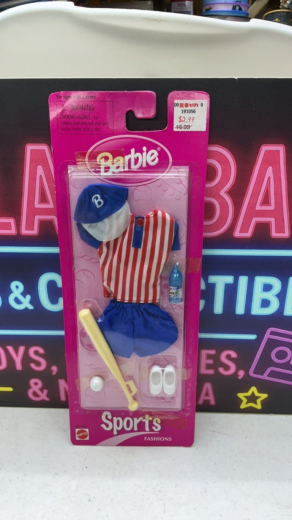 14C1- Barbie Mattel Sports Baseball outfit 1998 cap bat ball gatorade in packaging