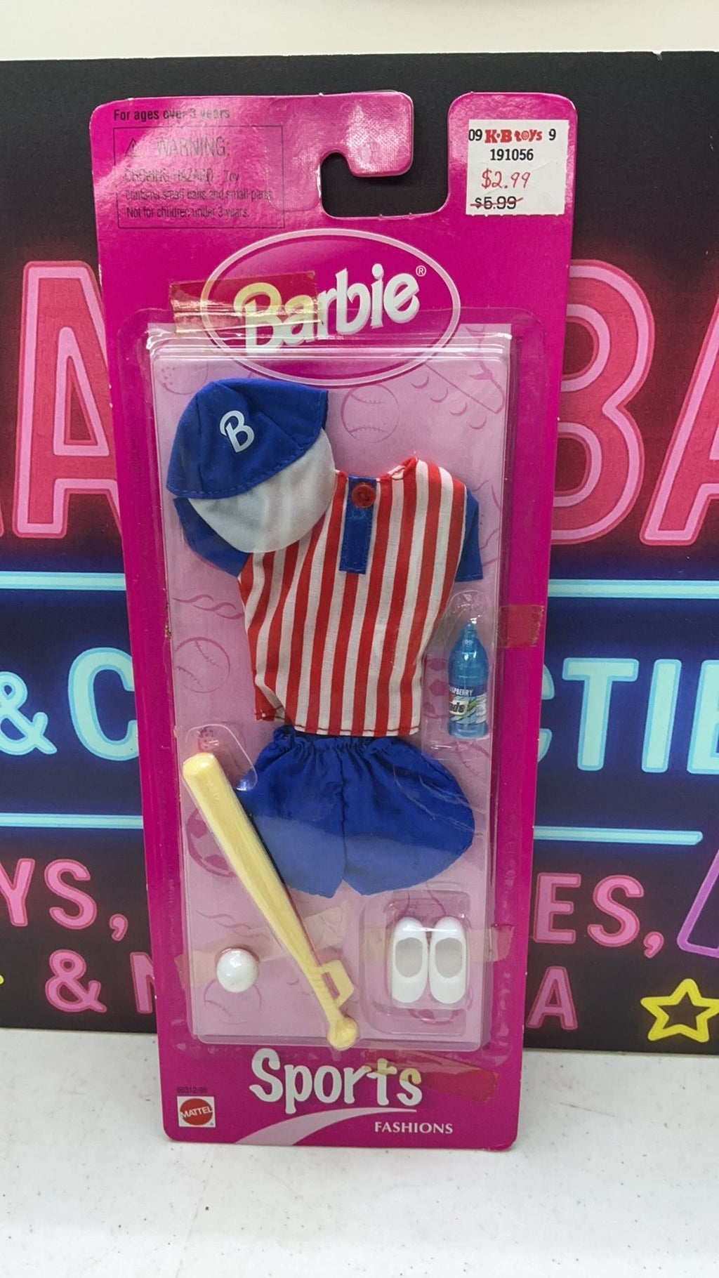 14C1- Barbie Mattel Sports Baseball outfit 1998 cap bat ball gatorade in packaging