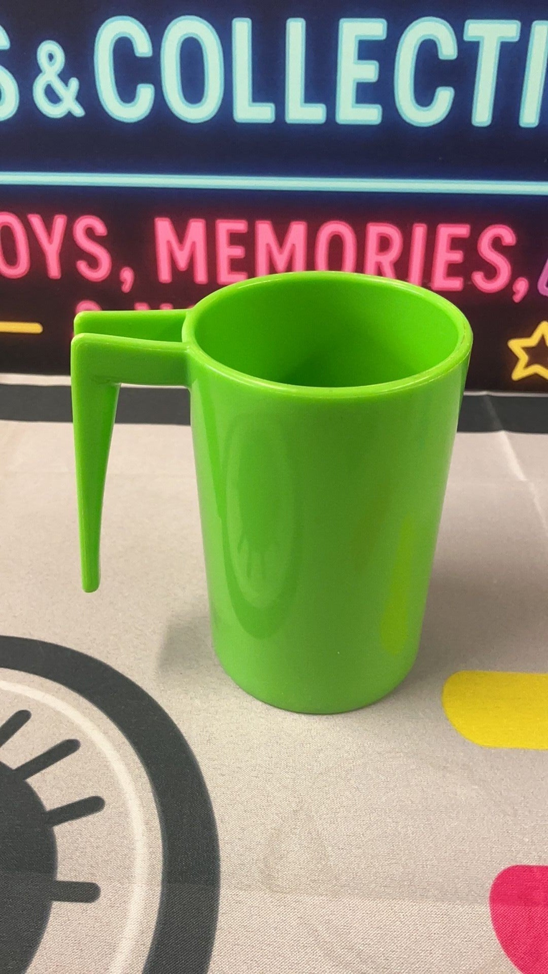 5B- Vintage Plastic Doc Green Mug Cup Snow White And The Seven Dwarfs Disney has some wear