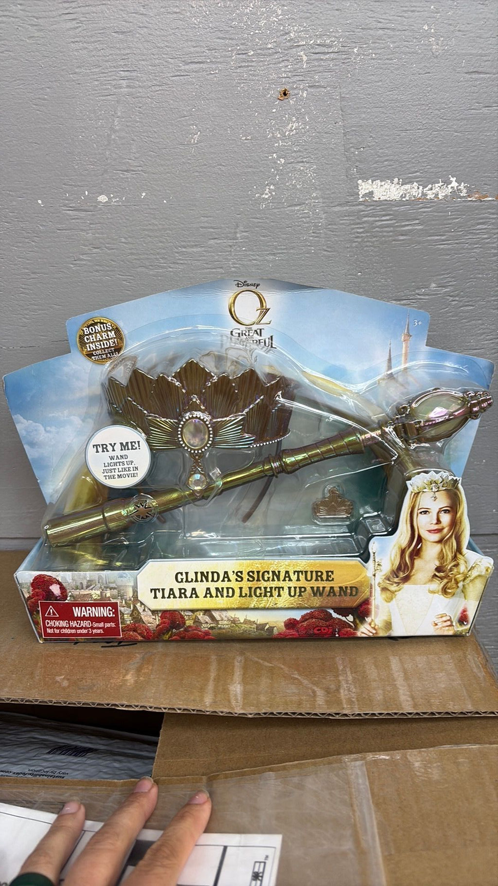 10B- DISNEY THE GREAT AND POWERFUL OZ GLINDAS Signature Tiara & Light Up Wand W Charm