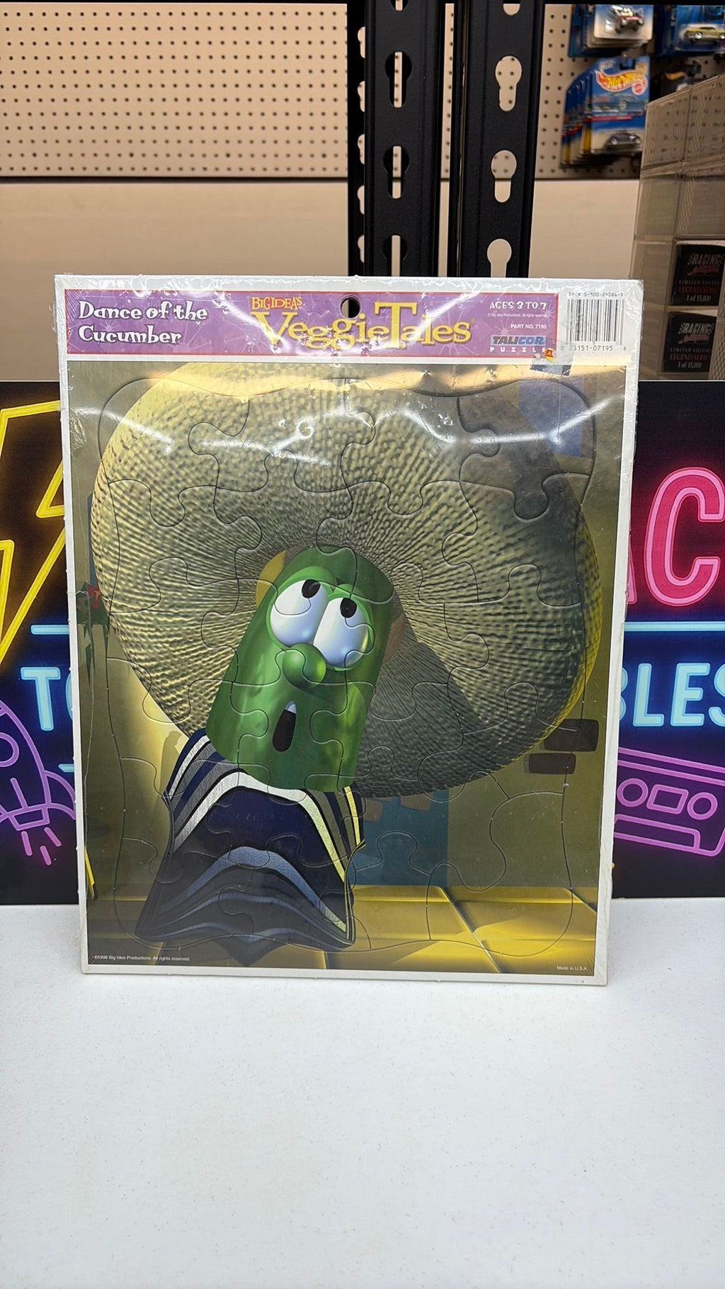 4B- 1998 VeggieTales "Dance of the Cucumber" framed tray puzzle - SEALED
