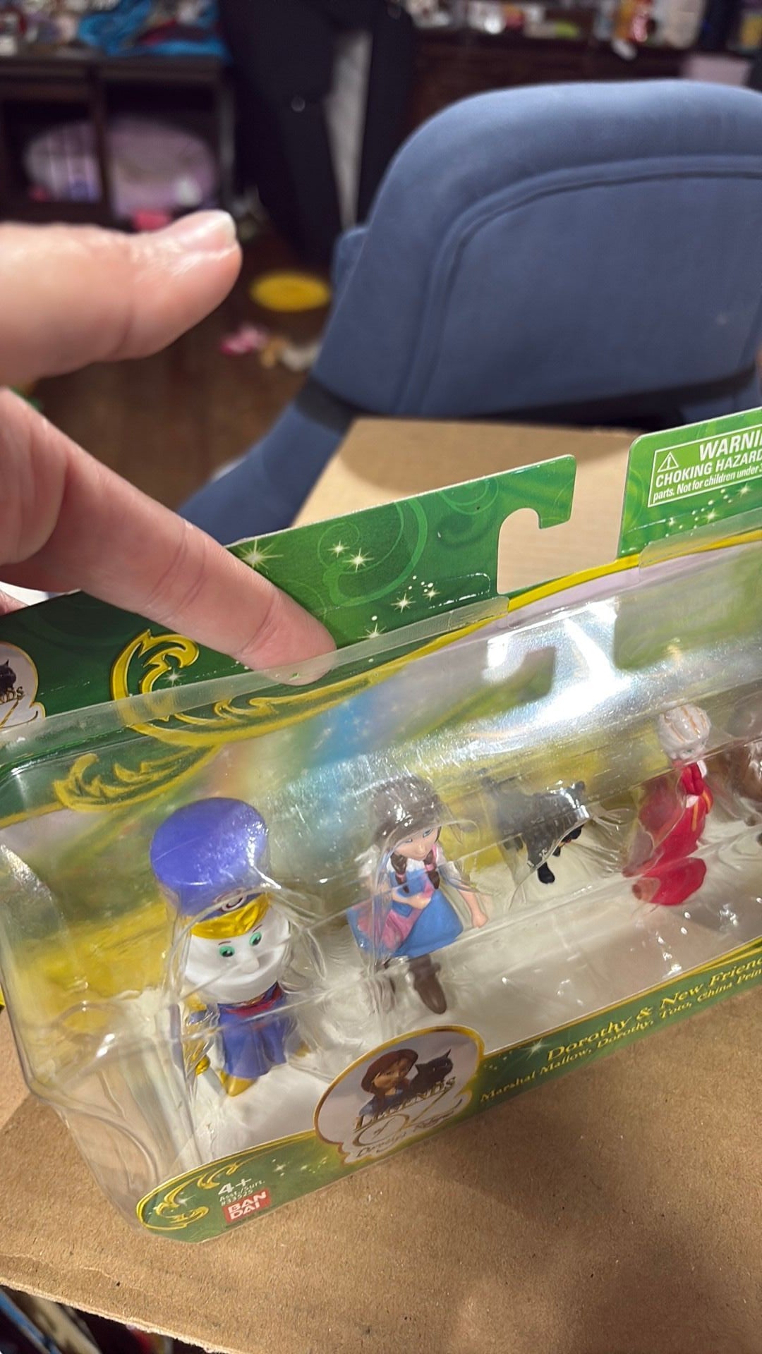 10B- Legends of Oz: Dorothy's Return, Dorothy and New Friends Collectible Figure Set! - read