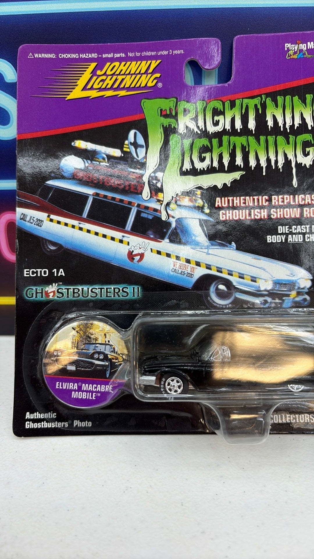Johnny Lightning 1:64 "GHOSTBUSTERS II" ELVIRA MACABRE MOBILE TV Movie Car