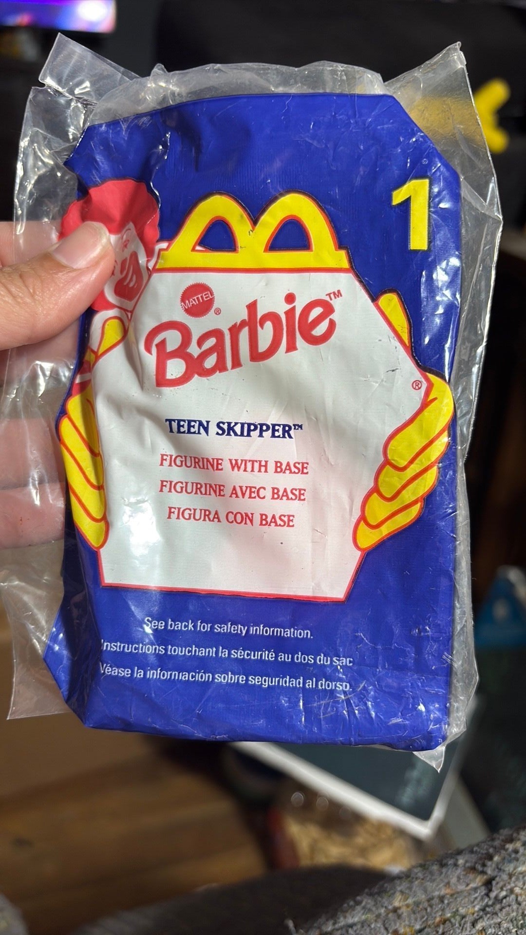 9D- 1998 Barbie Teen Skipper W/base #1 Happy Meal Toy New In Package