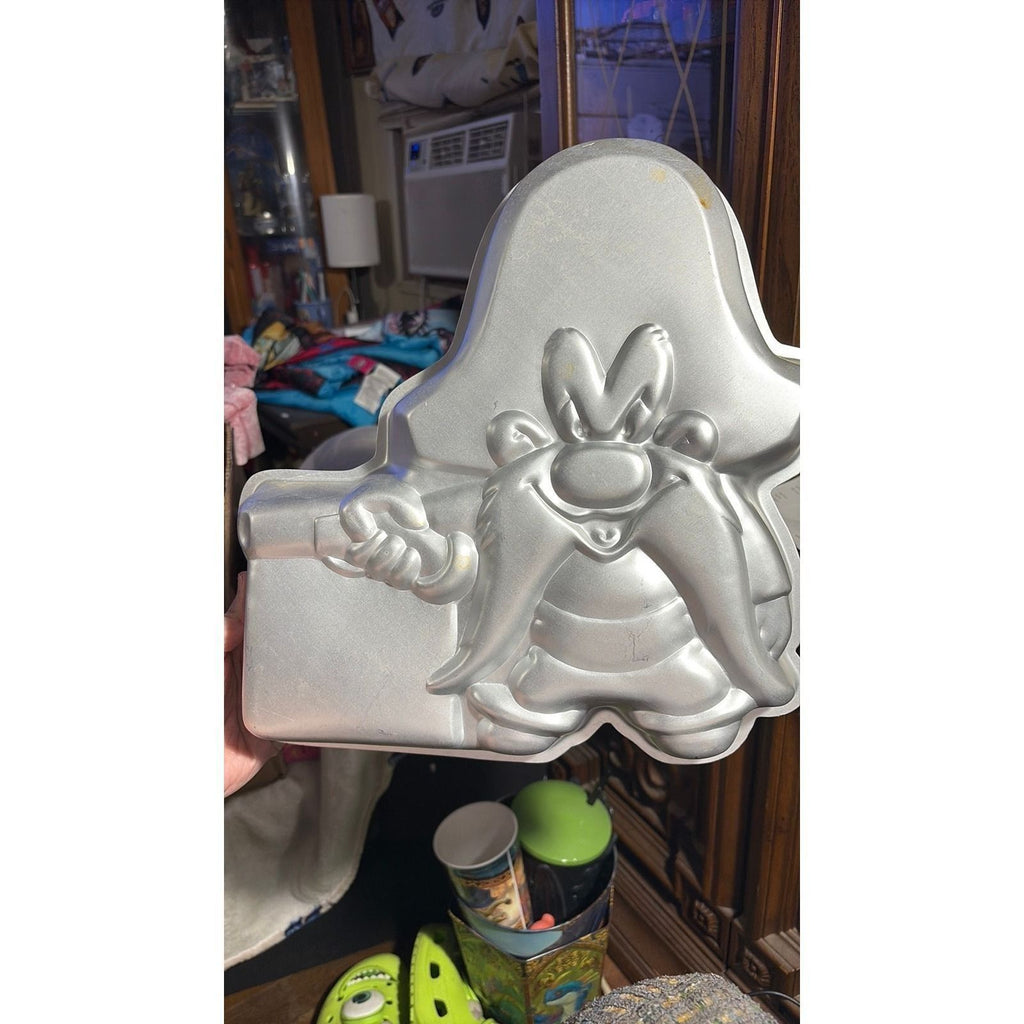 5D- 1981 Wilton Yosemite Sam Cake Mold Pan #502-2908 Looney Tunes - see photos