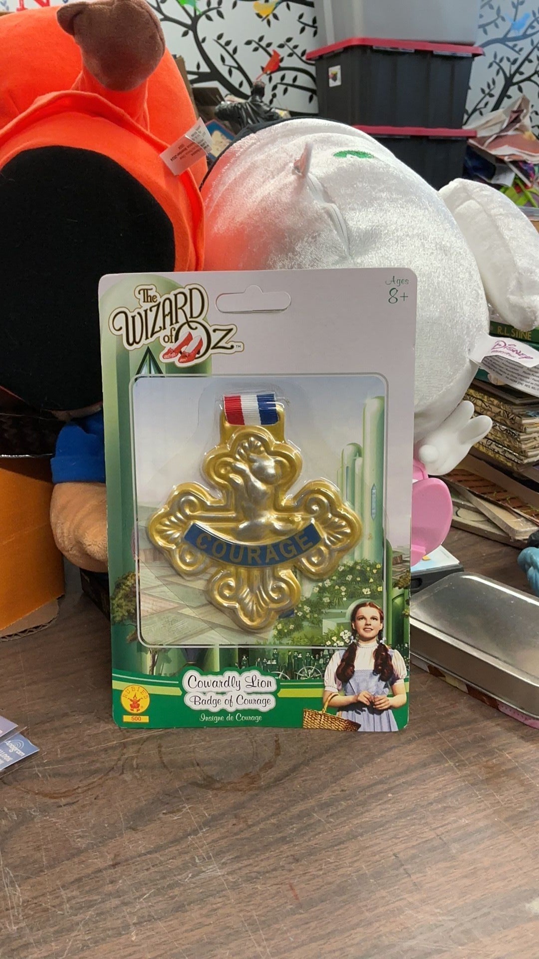 4C - Rubies The Wizard of Oz: Cowardly Lion Badge Courage for Kids or Gold