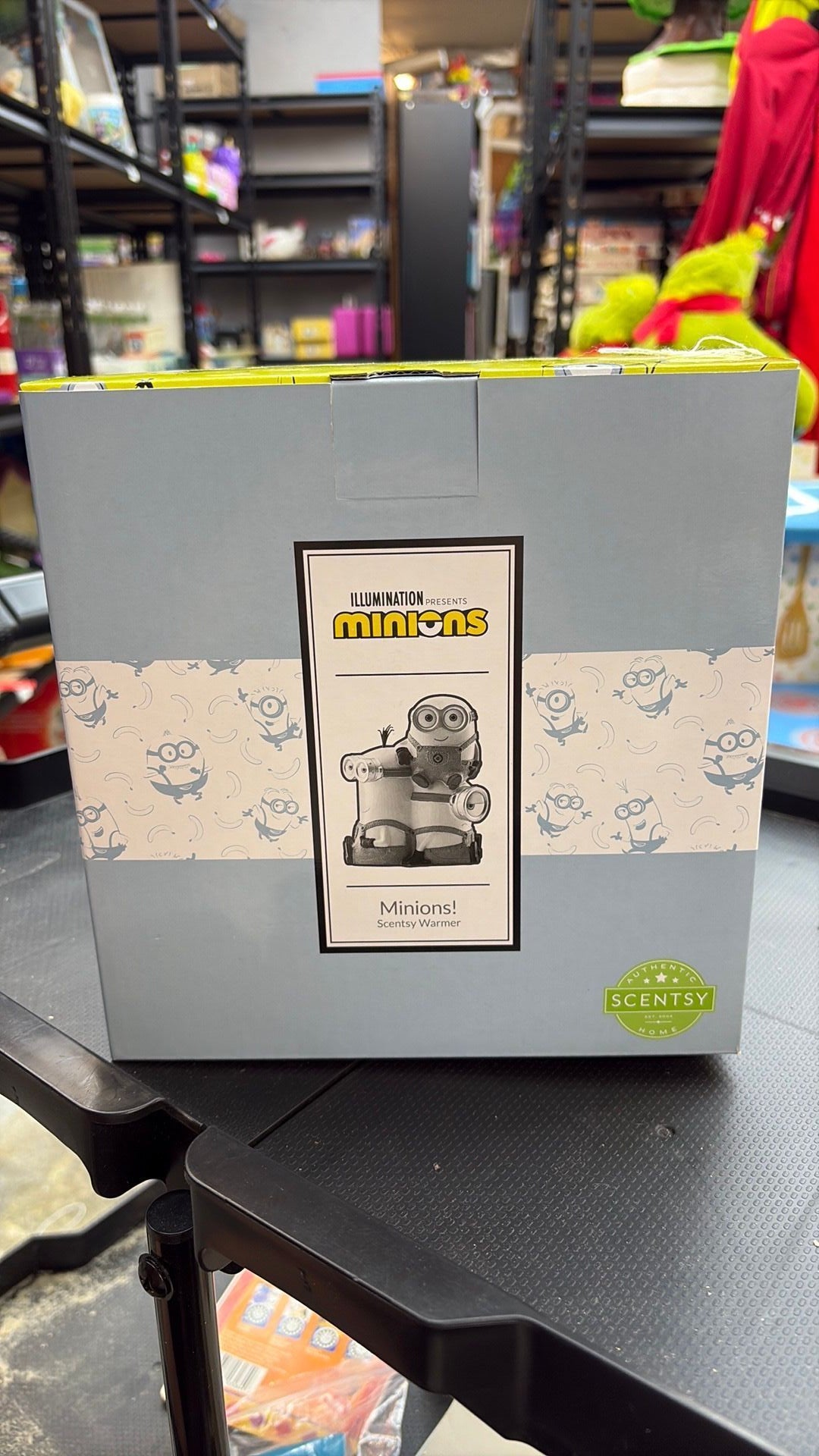 11D- Minions Scentsy Wax Warmer Full Size Illumination Despicable Me Tim NEW Retired
