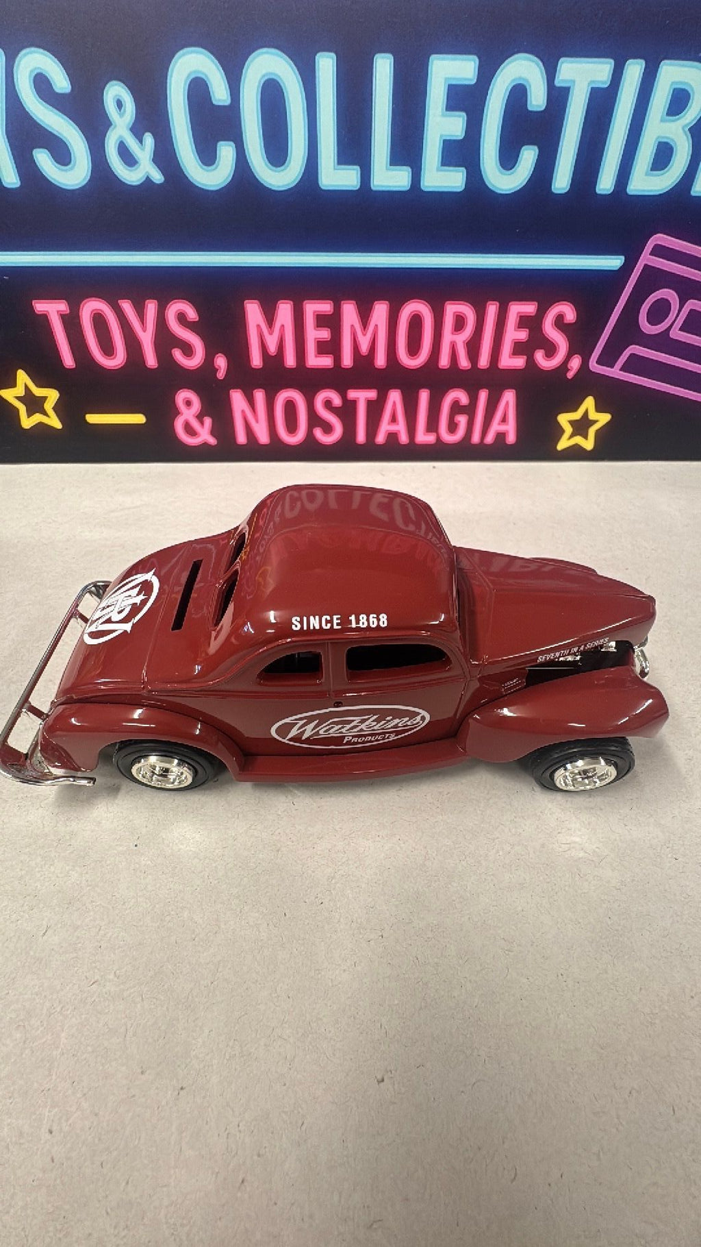 8B- Ertl Collectibles 1940 Ford Modified Coupe Bank Die-Cast Metal Vehicle