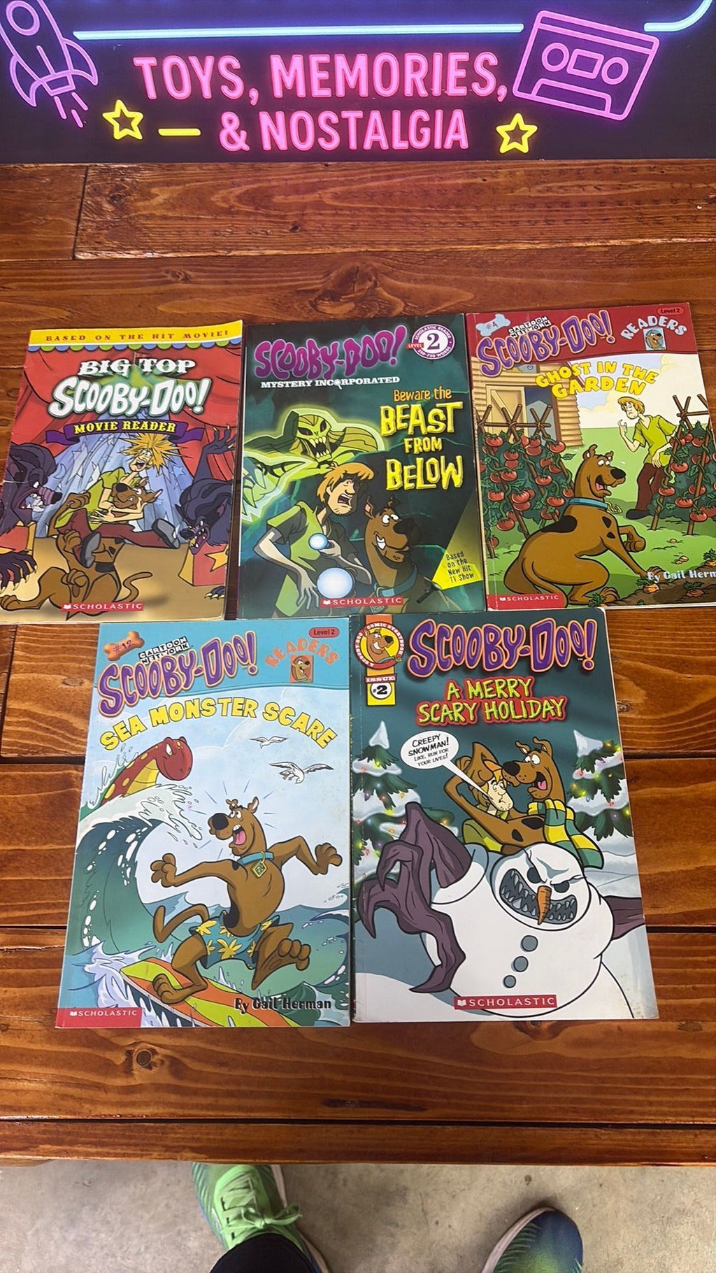 B1- Scooby Doo Paperback Book lot of 5