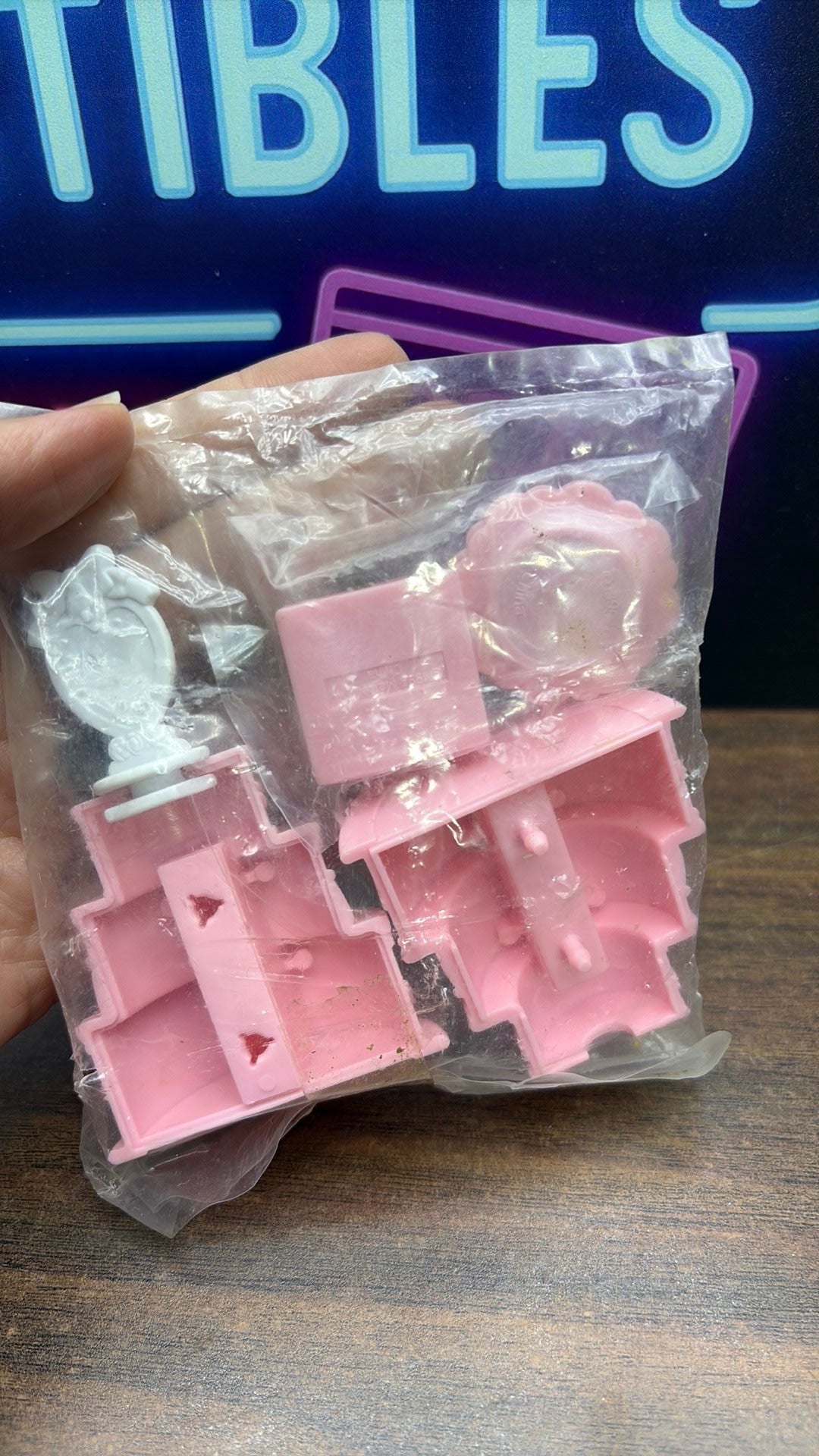 14C1- 1995 Barbie WHITE & PINK TIERED WEDDING CAKE NOS