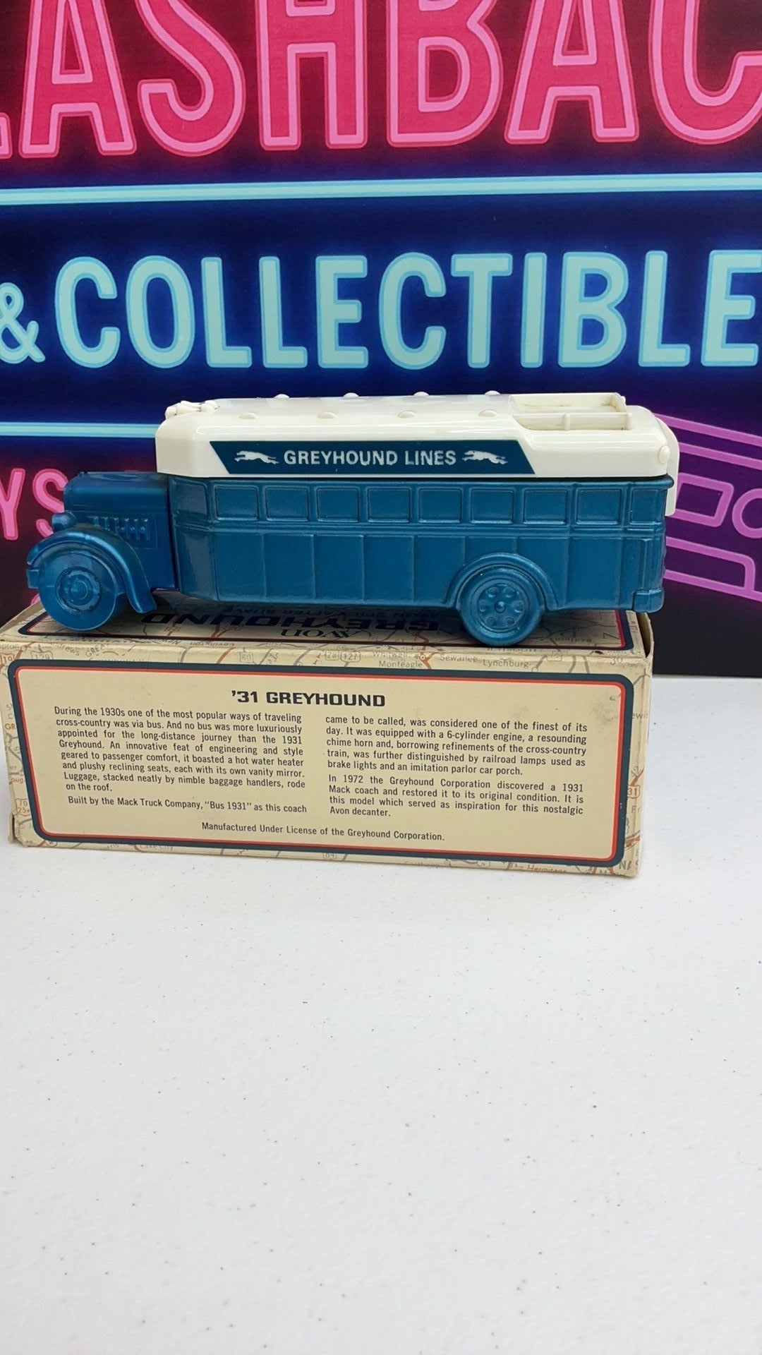 11C- Vintage Avon 1931 Greyhound Bus Decanter Bottle Empty with Original Box