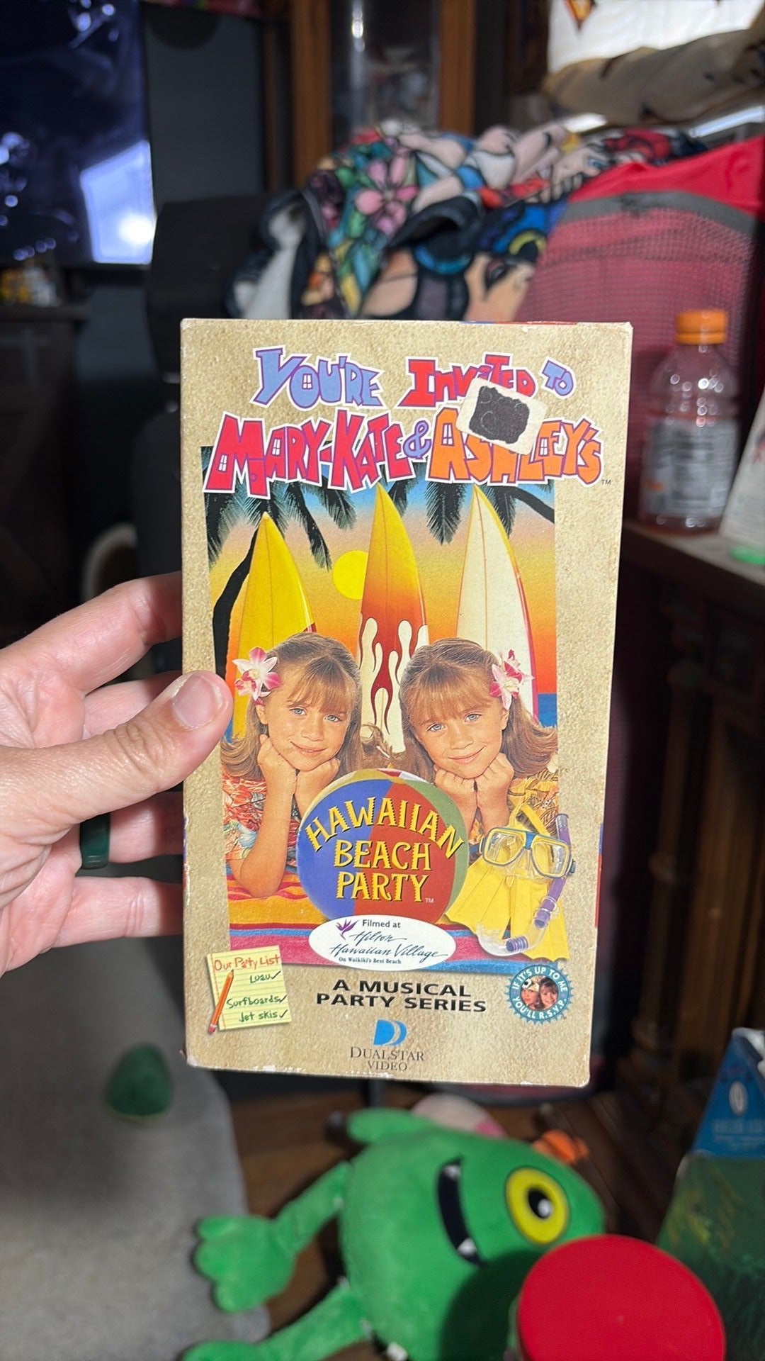 You’re Invited to Mary-Kate & Ashley’s Hawaiian Beach Party (1996) VHS Children