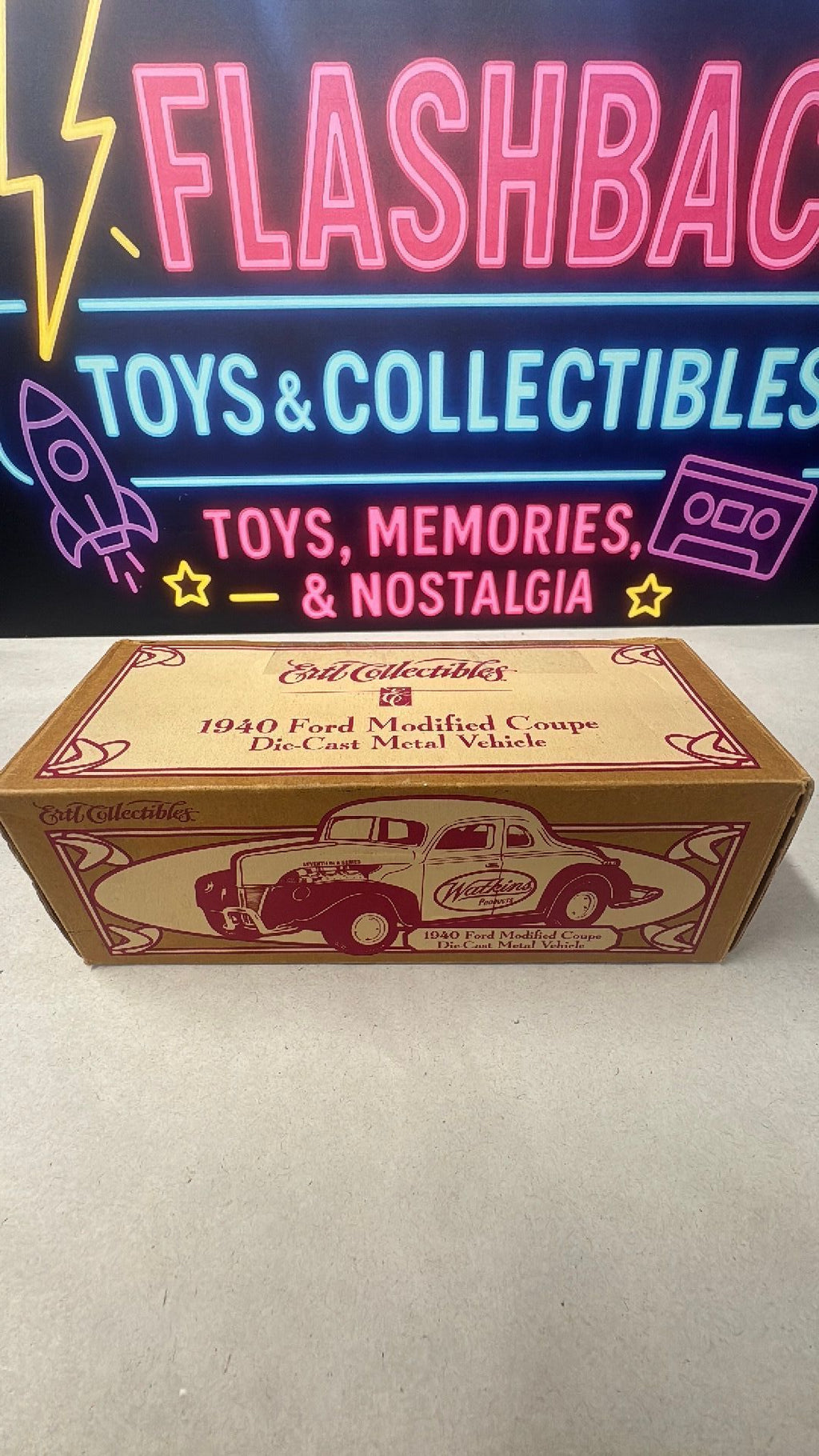 8B- Ertl Collectibles 1940 Ford Modified Coupe Bank Die-Cast Metal Vehicle