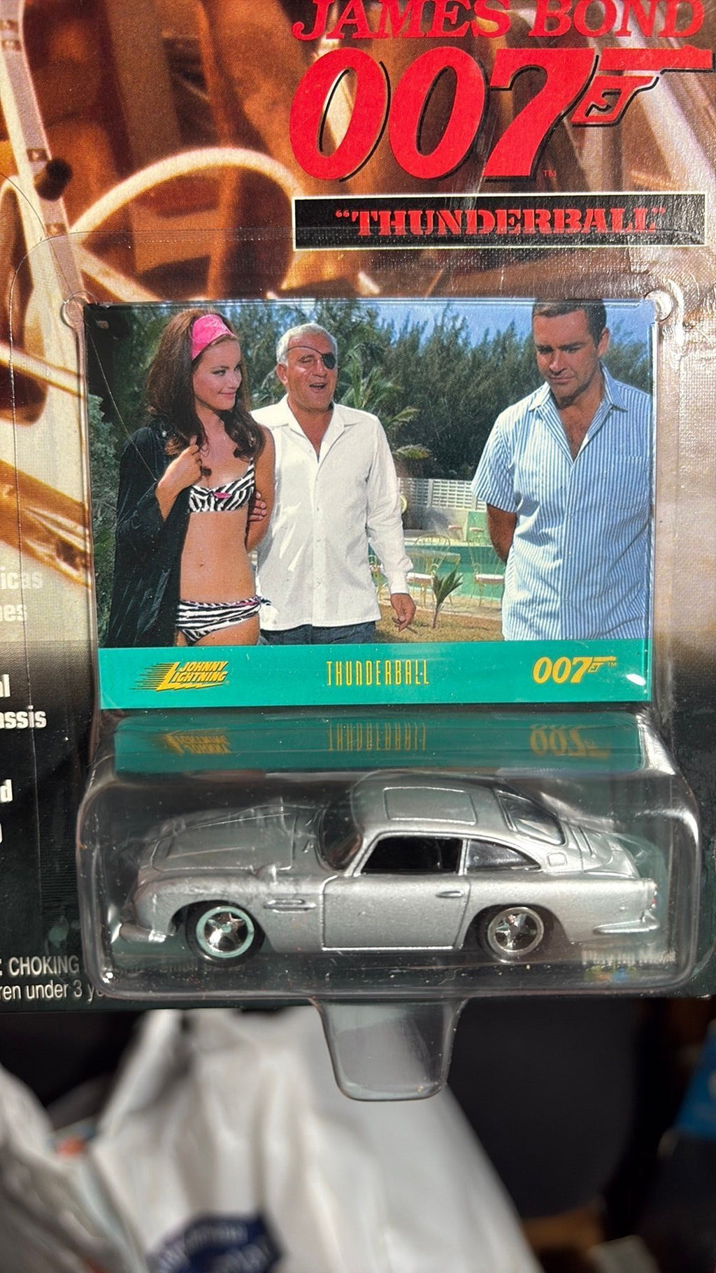 7B- 1998 Aston Martin James Bond 007 Thunderball Johnny Lightning 1:64 Die cast Silver