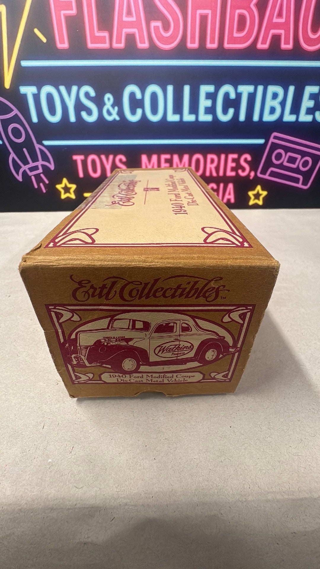 8B- Ertl Collectibles 1940 Ford Modified Coupe Bank Die-Cast Metal Vehicle