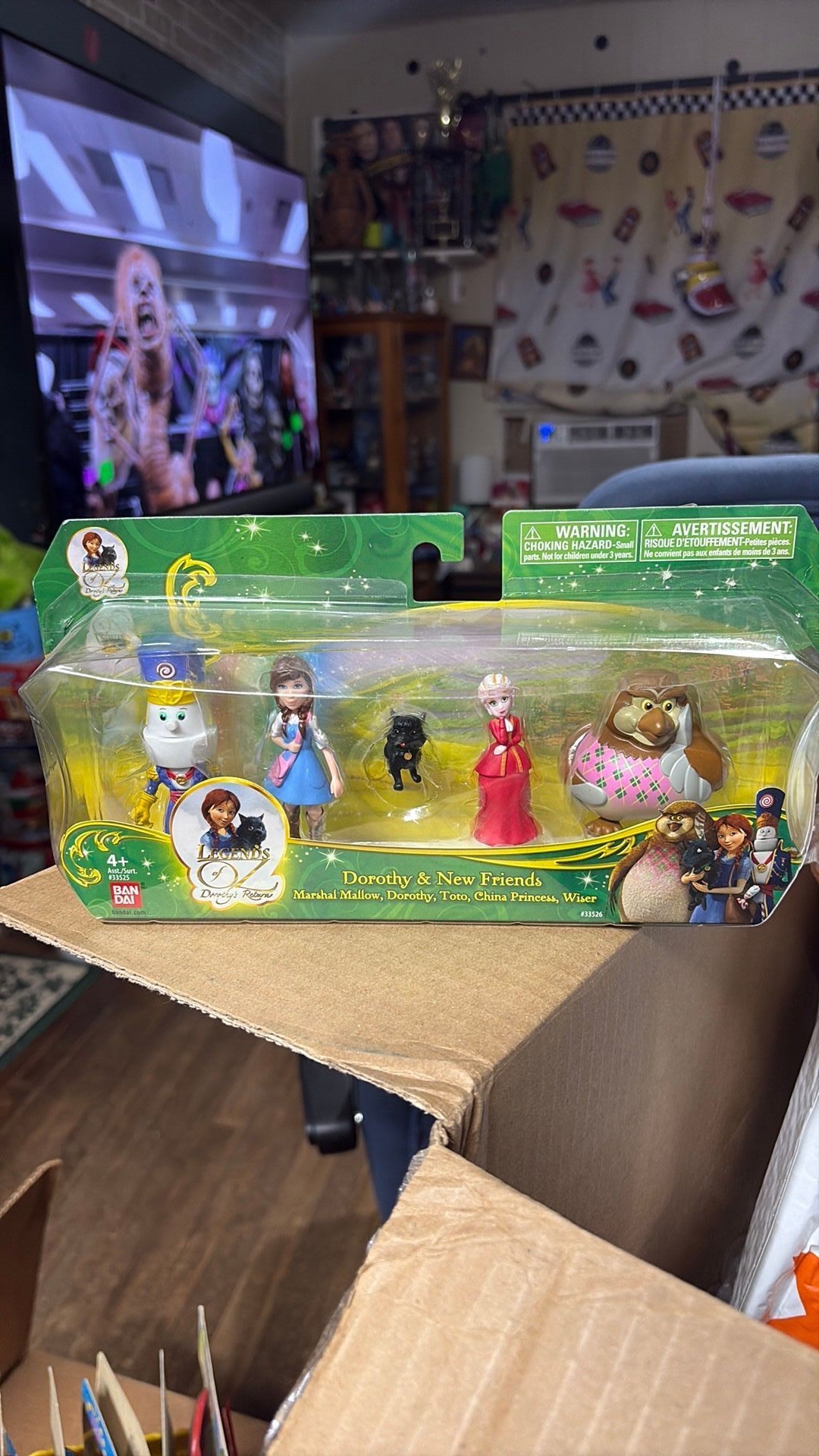 10B- Legends of Oz: Dorothy's Return, Dorothy and New Friends Collectible Figure Set! - read