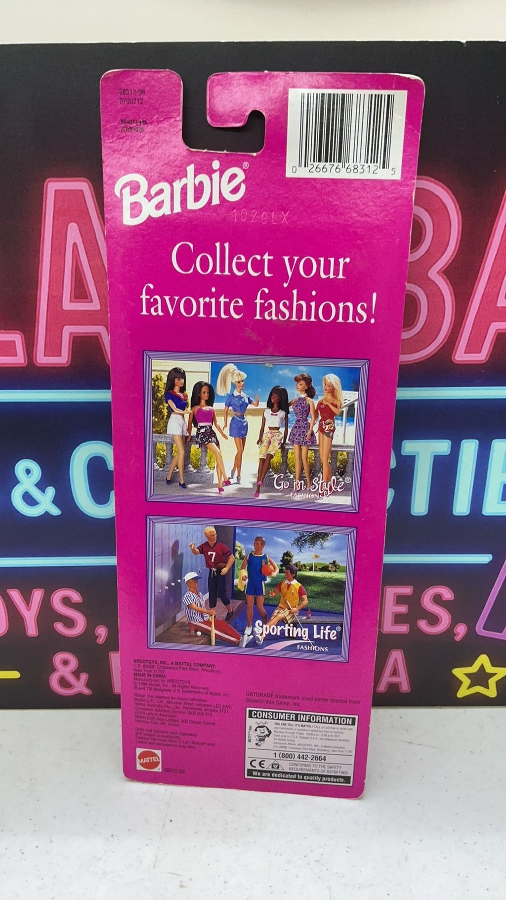 14C1- Barbie Mattel Sports Baseball outfit 1998 cap bat ball gatorade in packaging