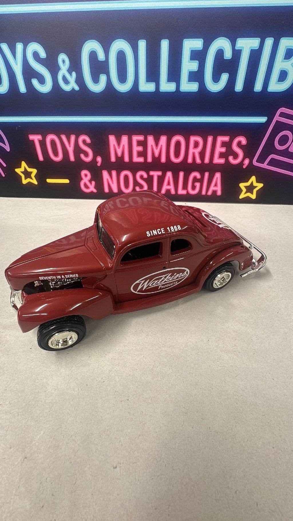 8B- Ertl Collectibles 1940 Ford Modified Coupe Bank Die-Cast Metal Vehicle