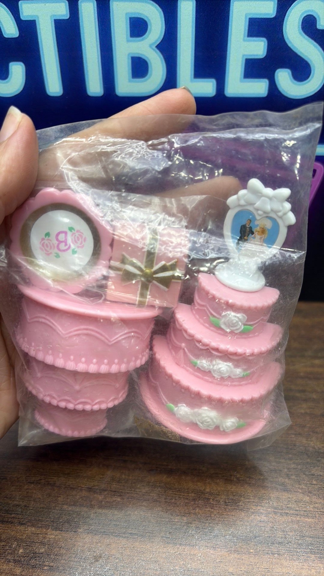 14C1- 1995 Barbie WHITE & PINK TIERED WEDDING CAKE NOS