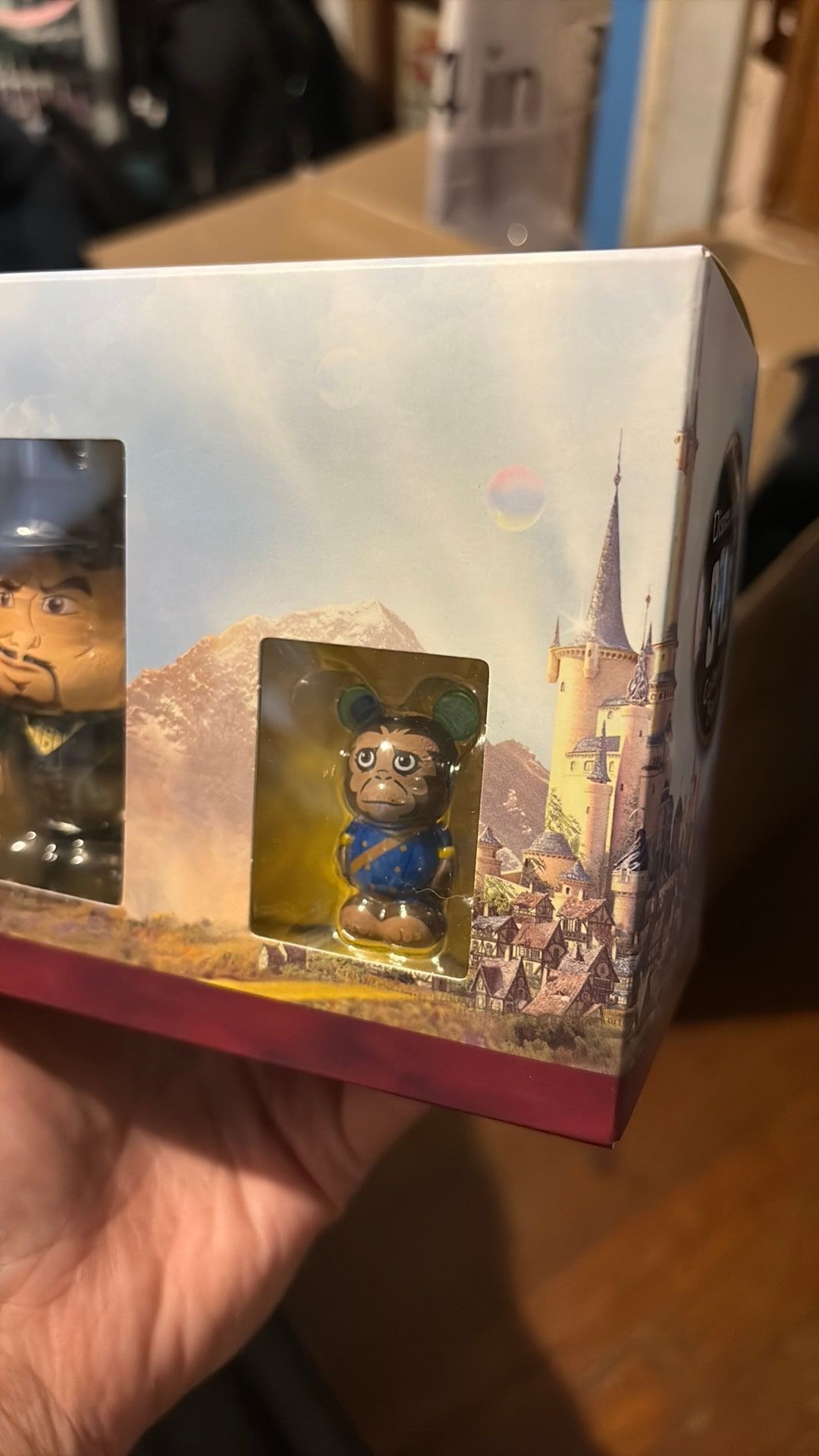 10B- Disney Vinylmation Oz the Great and Powerful 2 Figurines Oscar Diggs & Finley