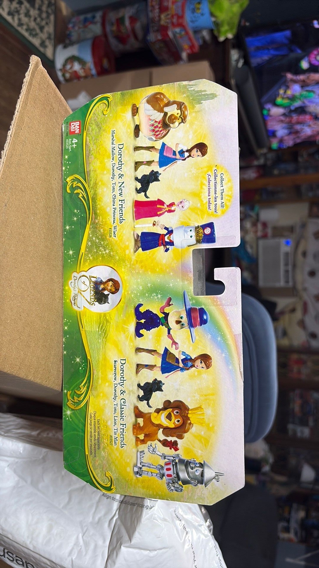 10B- Legends of Oz: Dorothy's Return, Dorothy and New Friends Collectible Figure Set! - read