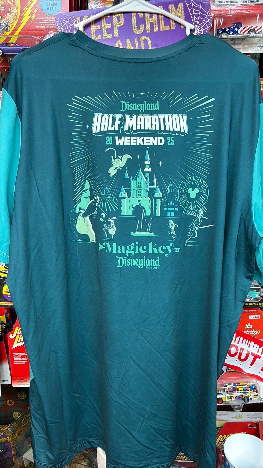 Disneyland Half Marathon Weekend 2025 MAGIC KEY Exclusive Shirt -XL runDisney