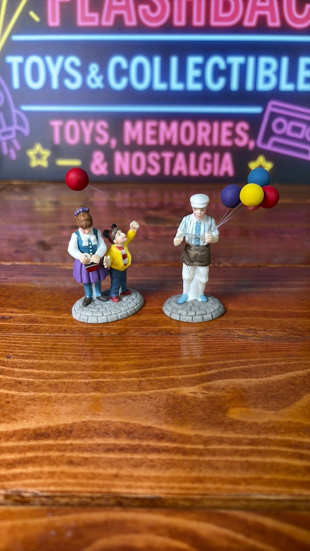 2B- Set 2 Dept 56 Heritage Village Disney Parks Balloon Seller Mom Child Mini Figure