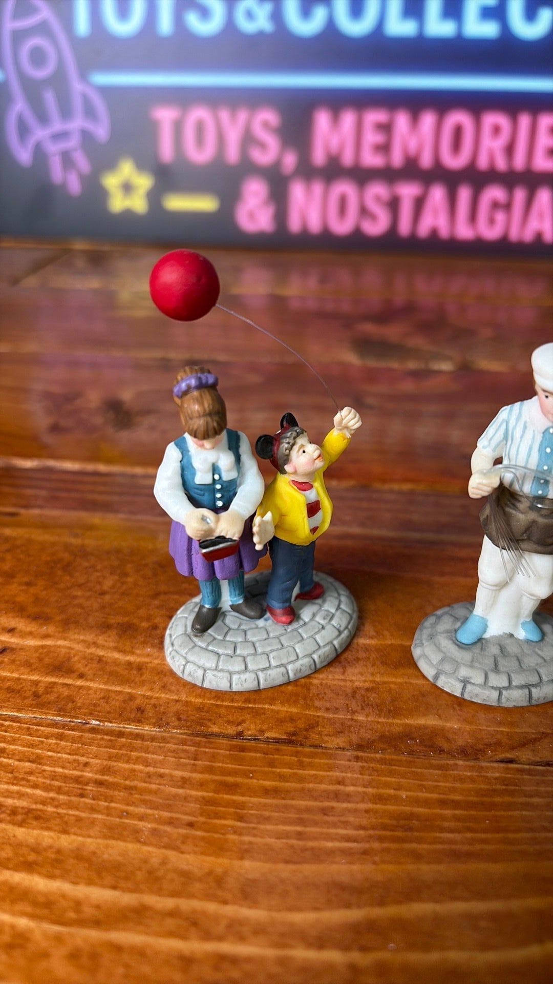 2B- Set 2 Dept 56 Heritage Village Disney Parks Balloon Seller Mom Child Mini Figure