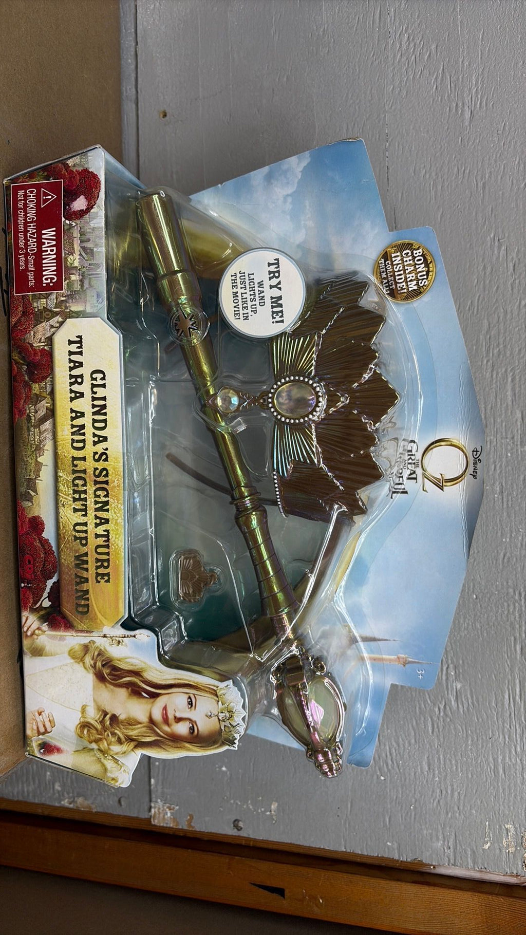 10B- DISNEY THE GREAT AND POWERFUL OZ GLINDAS Signature Tiara & Light Up Wand W Charm