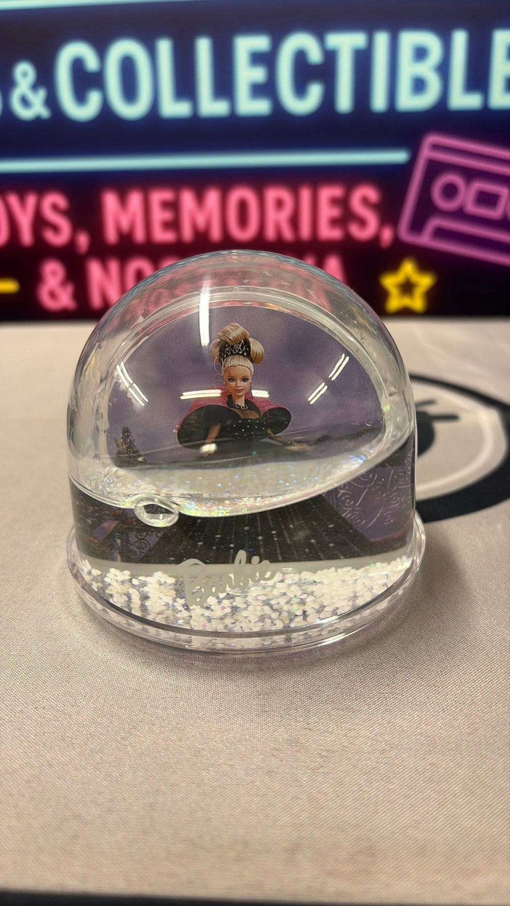 14C1- 1998 Barbie Holiday Christmas Snowglobe photo frame