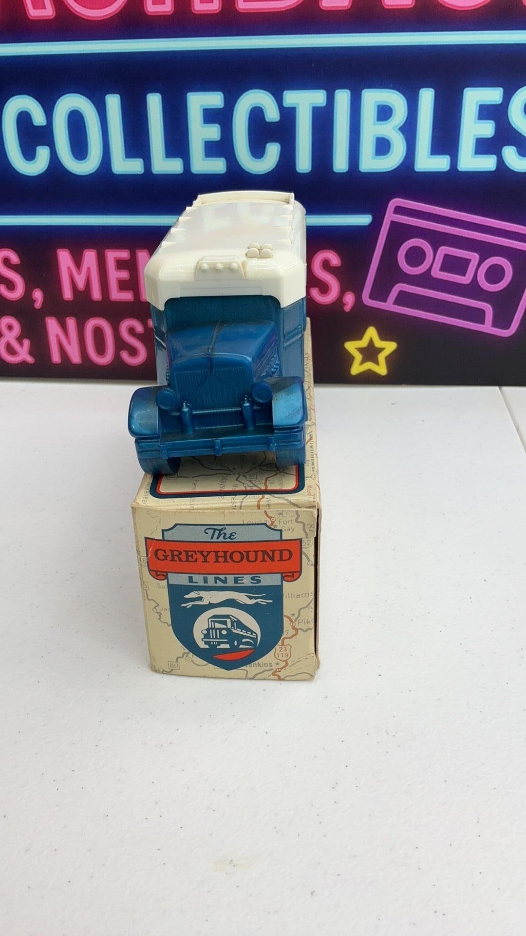 11C- Vintage Avon 1931 Greyhound Bus Decanter Bottle Empty with Original Box